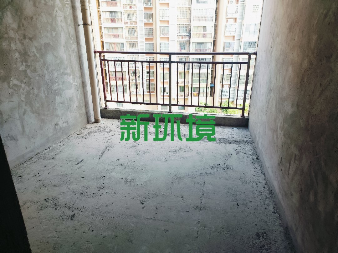 尚东御园  4室2厅2卫    66.8万客厅