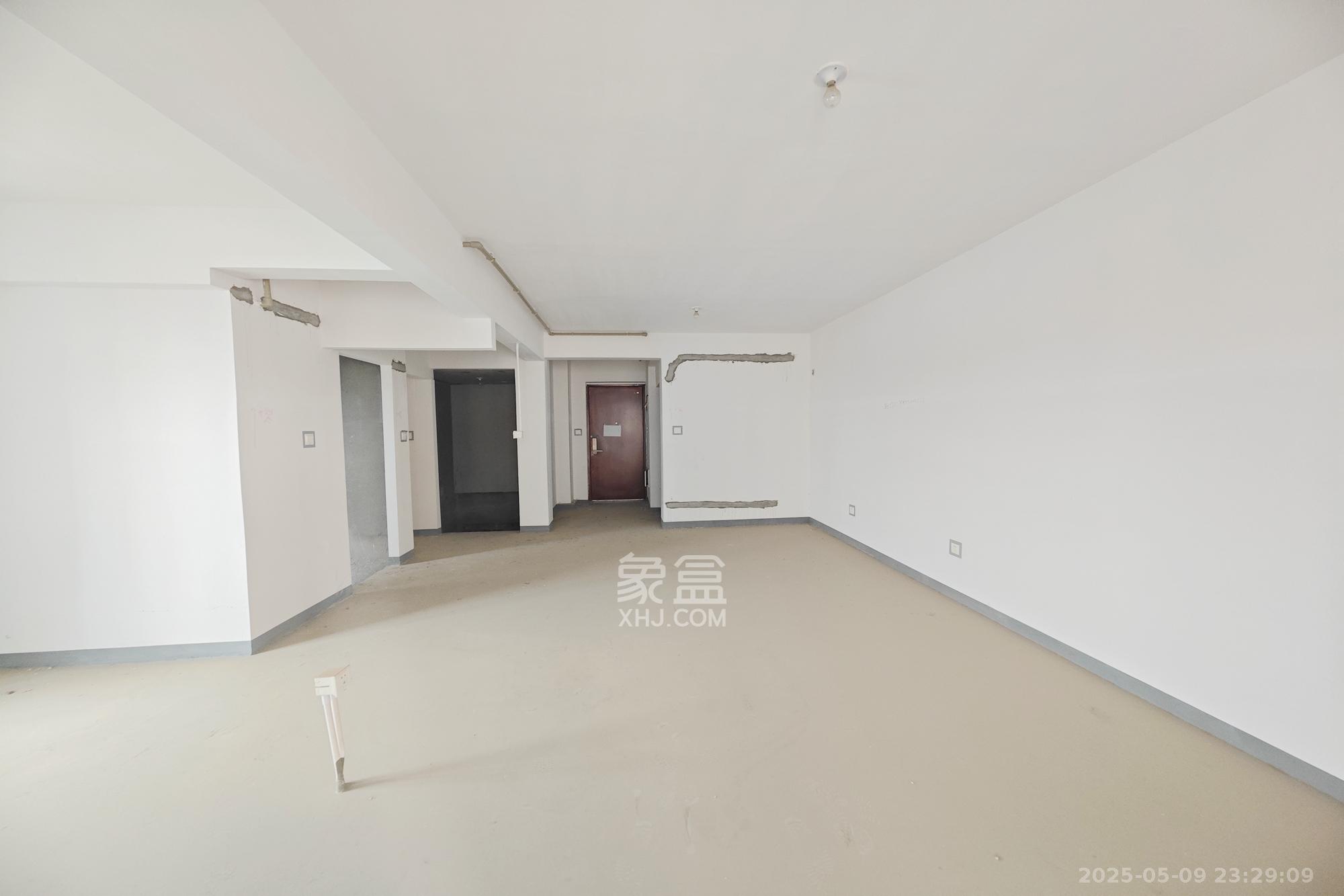 建发中央悦府  3室2厅2卫   145.00万客厅