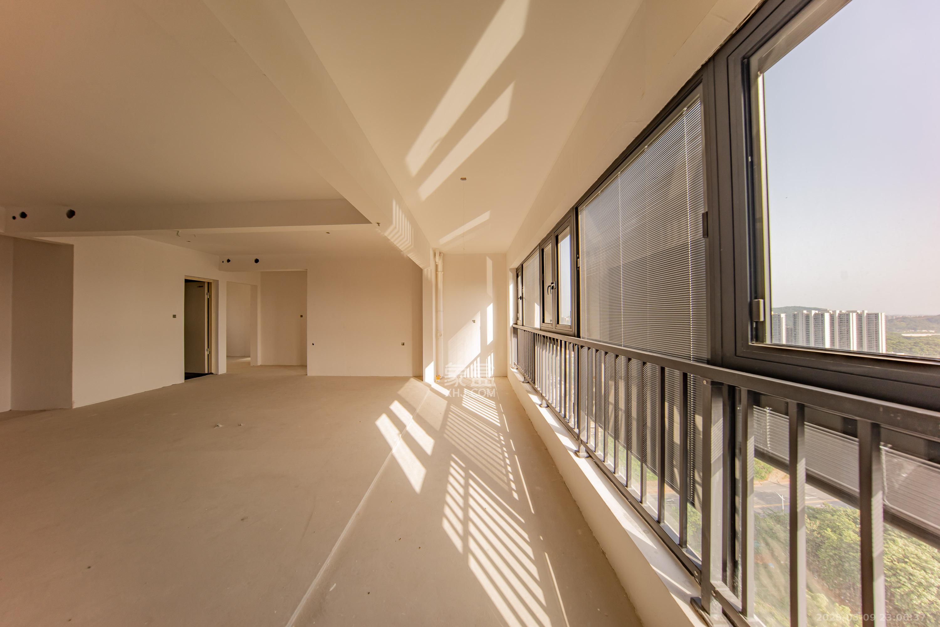 建投象山国际  4室2厅2卫   180.00万阳台