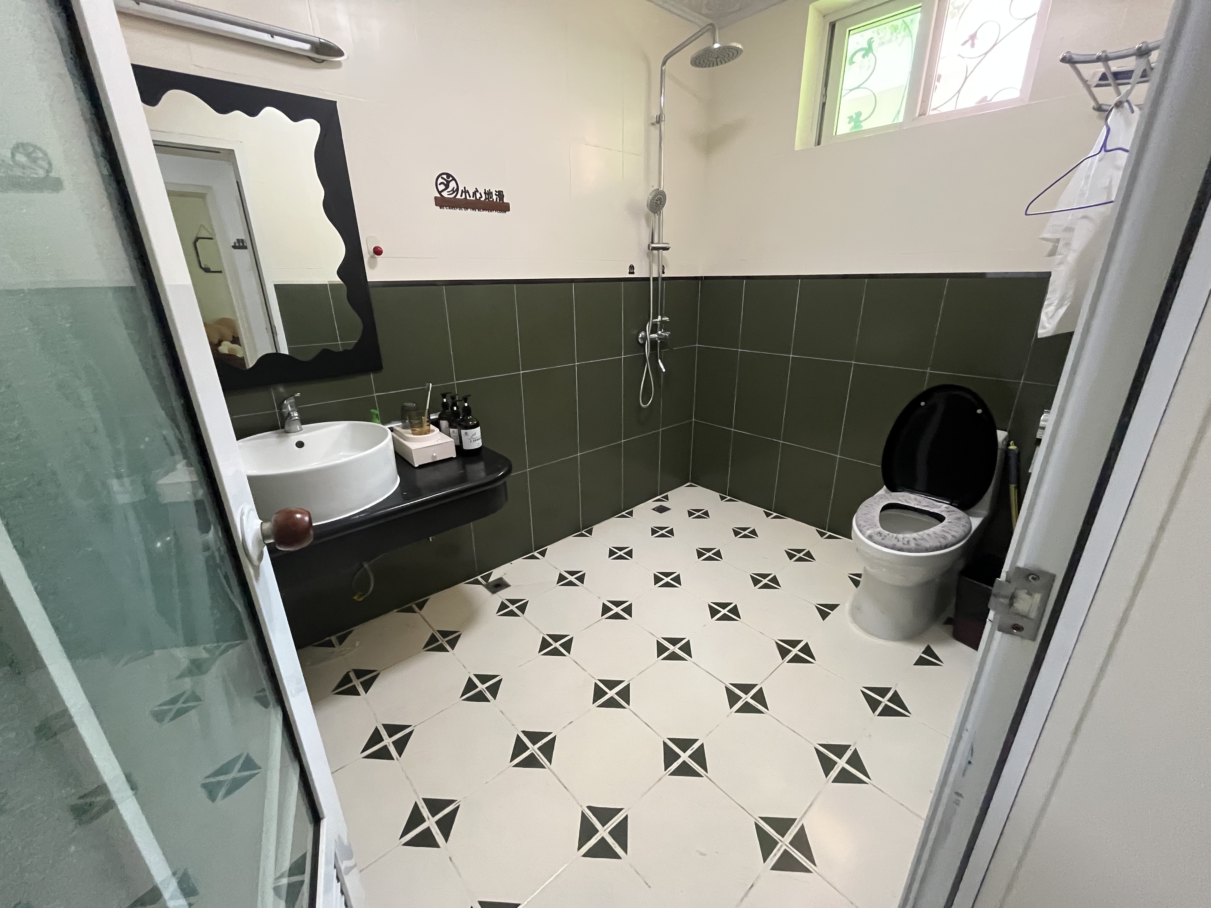 泉水山庄(别墅公寓区) 5室3厅6卫 25000.0元/月 泉水山庄(别墅公寓区) 5室3厅6卫 25000.0元/月室内图