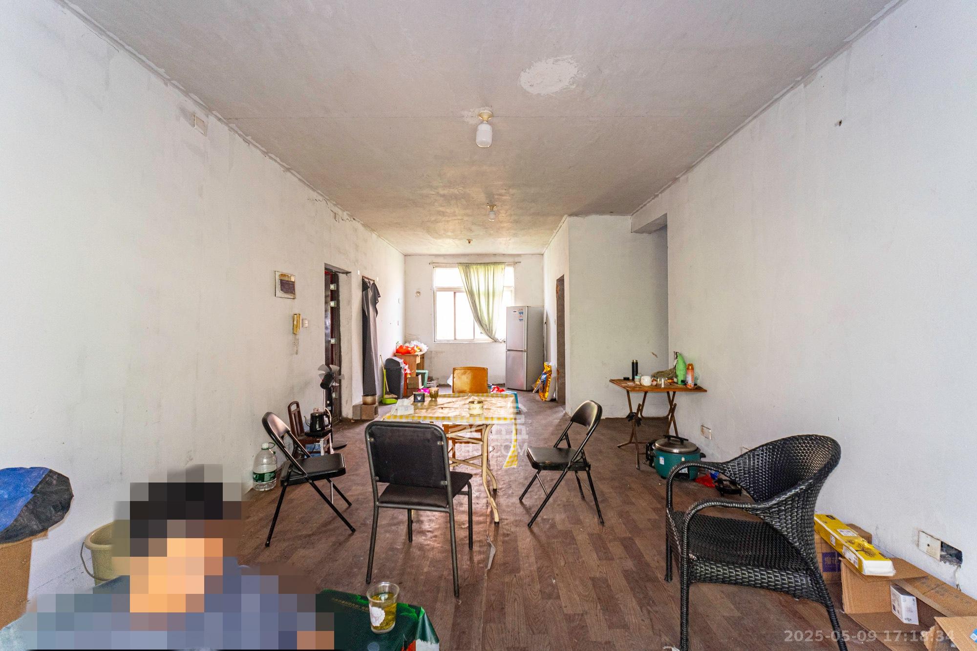 金岸教师公寓  4室1厅2卫    65.0万 金岸教师公寓  4室1厅2卫    65.0万客厅