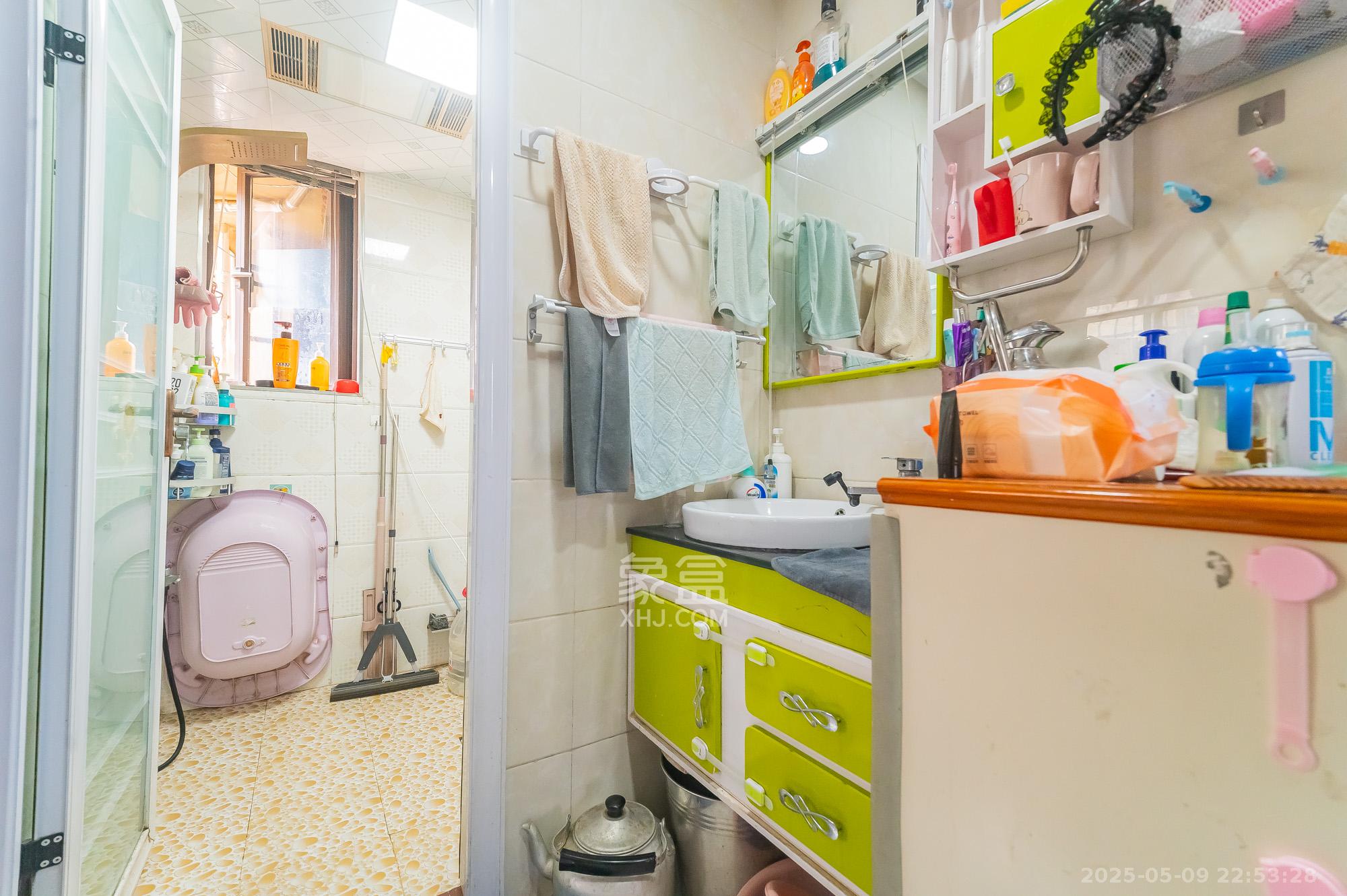 华润置地广场一期 3室2厅1卫 80.0万 华润置地广场一期 3室2厅1卫 80.0万卫生间