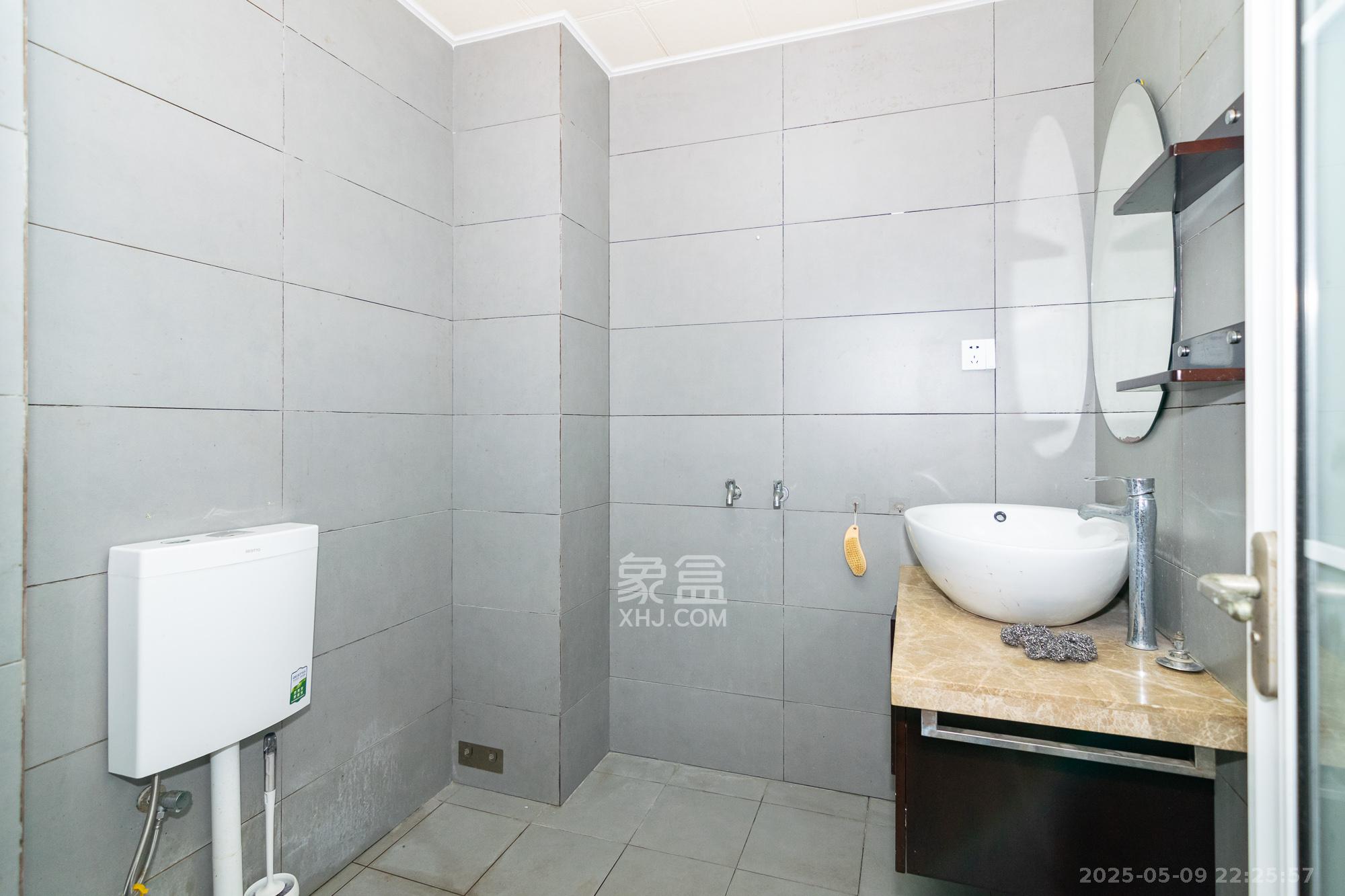 金地三千府(金地湖山樾、金地自在城) 5室3厅3卫 263.0万 金地三千府(金地湖山樾、金地自在城) 5室3厅3卫 263.0万卫生间