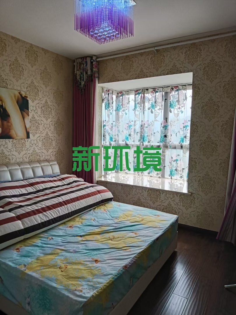 宏天绿城  3室2厅2卫   66.00万客厅