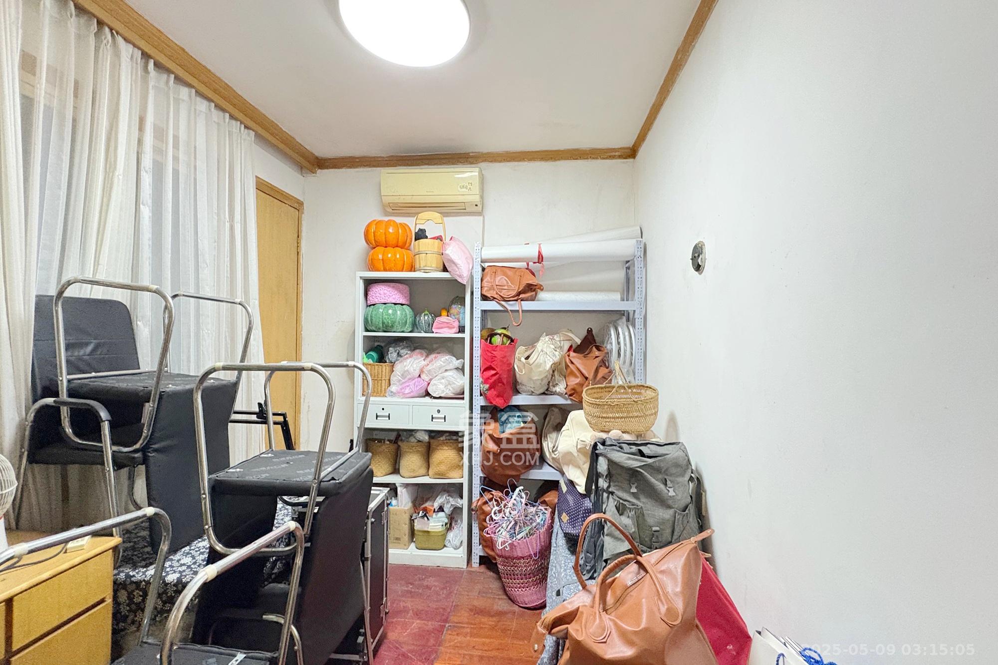建材设计研究院综合楼（省建筑材料研究设计院宿舍）  2室1厅1卫   75.00万卧室