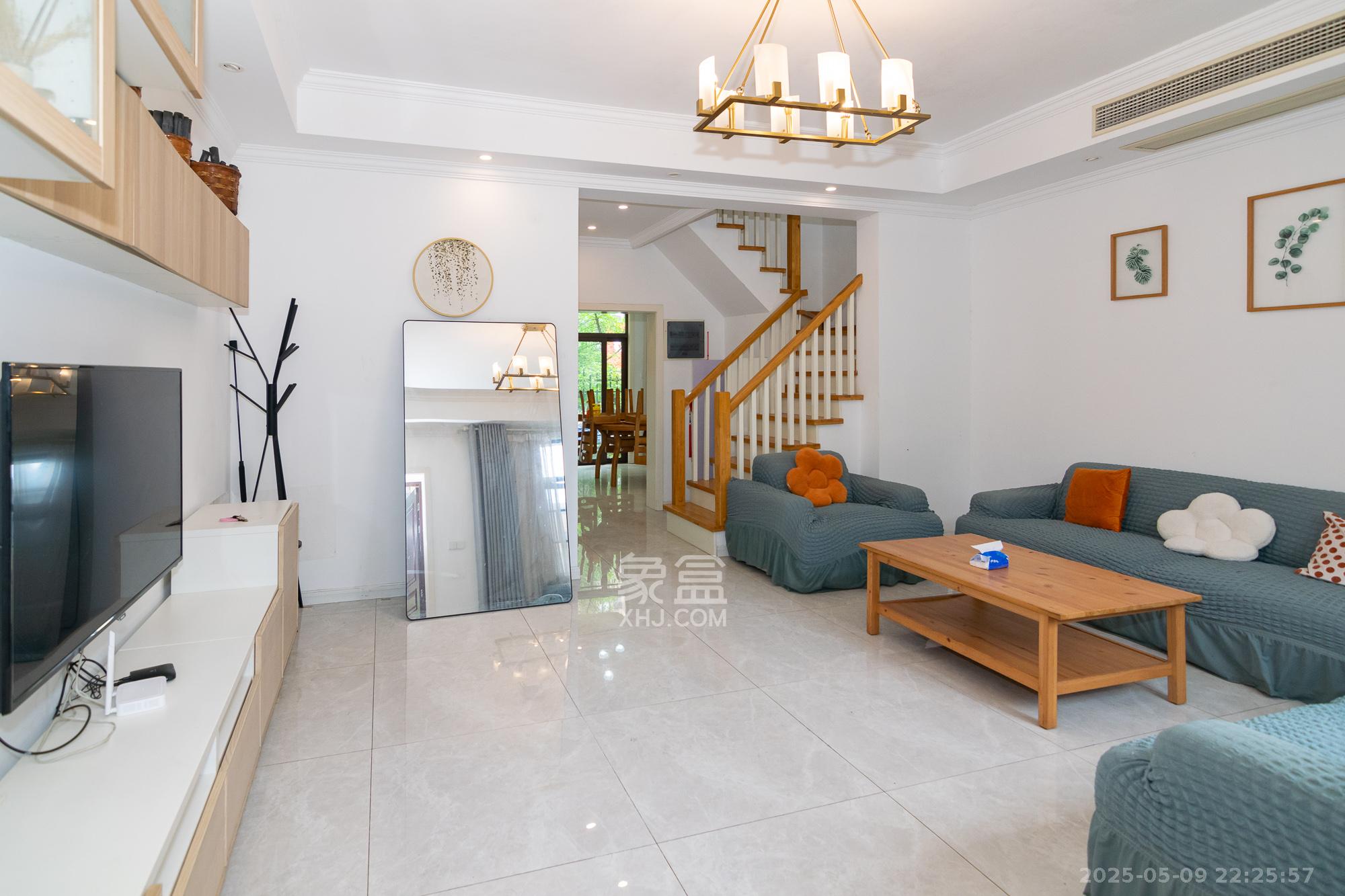 金地三千府(金地湖山樾、金地自在城) 5室3厅3卫 263.0万 金地三千府(金地湖山樾、金地自在城) 5室3厅3卫 263.0万客厅