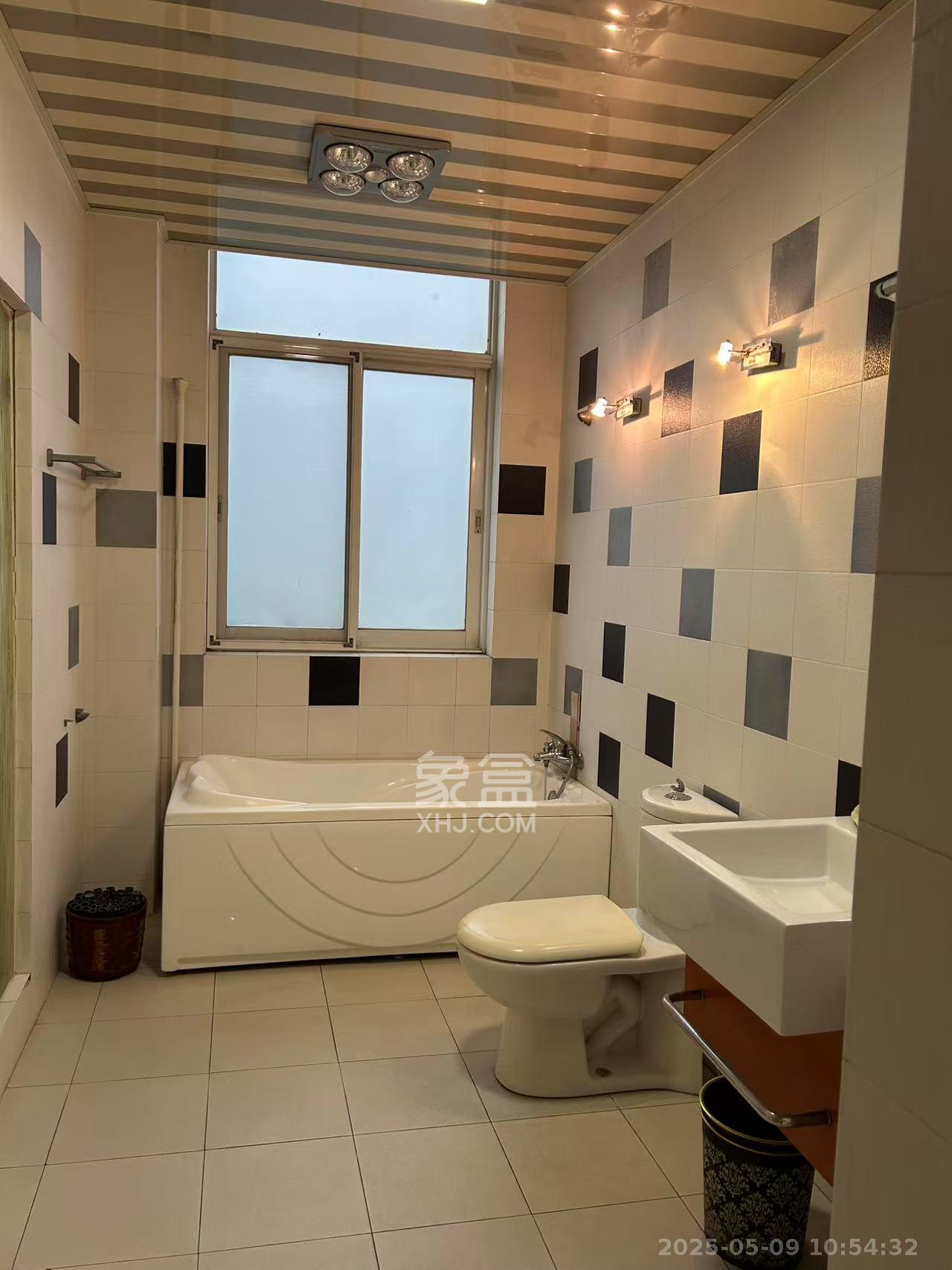 同升湖山庄 4室2厅2卫 2800.0元/月 同升湖山庄 4室2厅2卫 2800.0元/月室内图