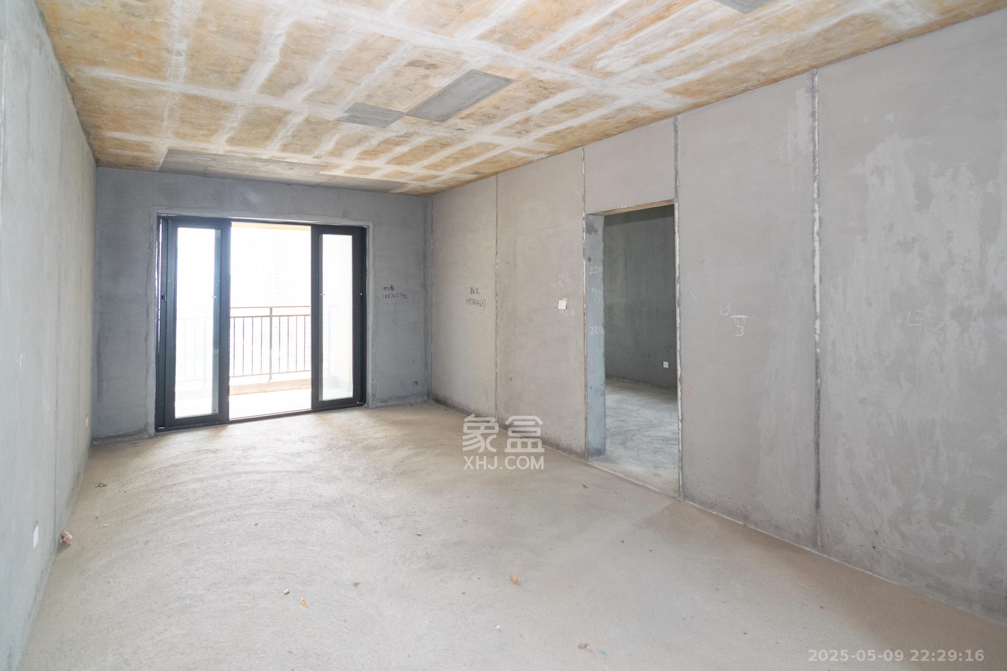 美的翰城  3室2厅2卫    63.8万 美的翰城  3室2厅2卫    63.8万客厅