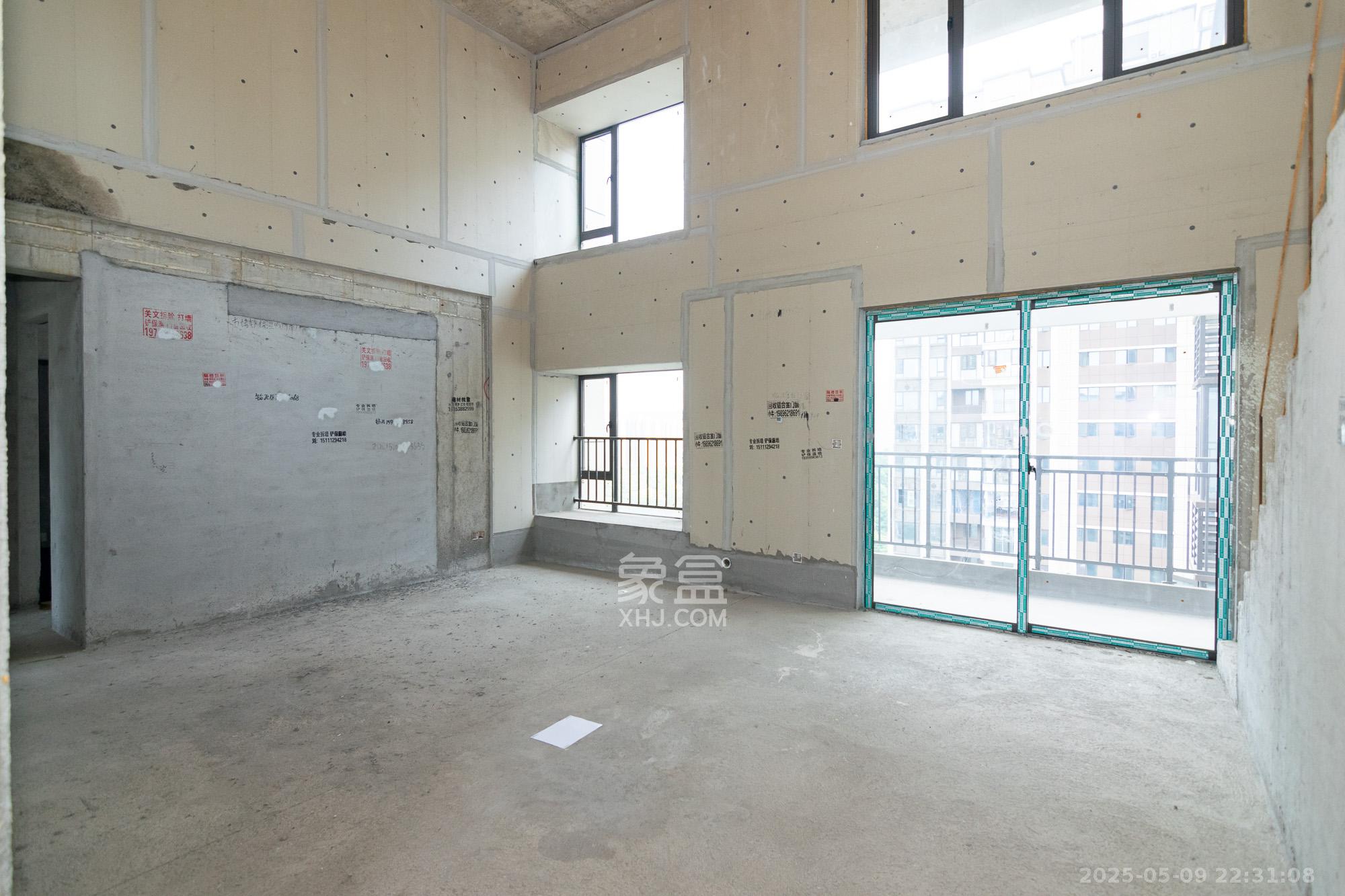 润和雅郡(润和紫郡六期) 6室3厅3卫 180.0万 润和雅郡(润和紫郡六期) 6室3厅3卫 180.0万客厅