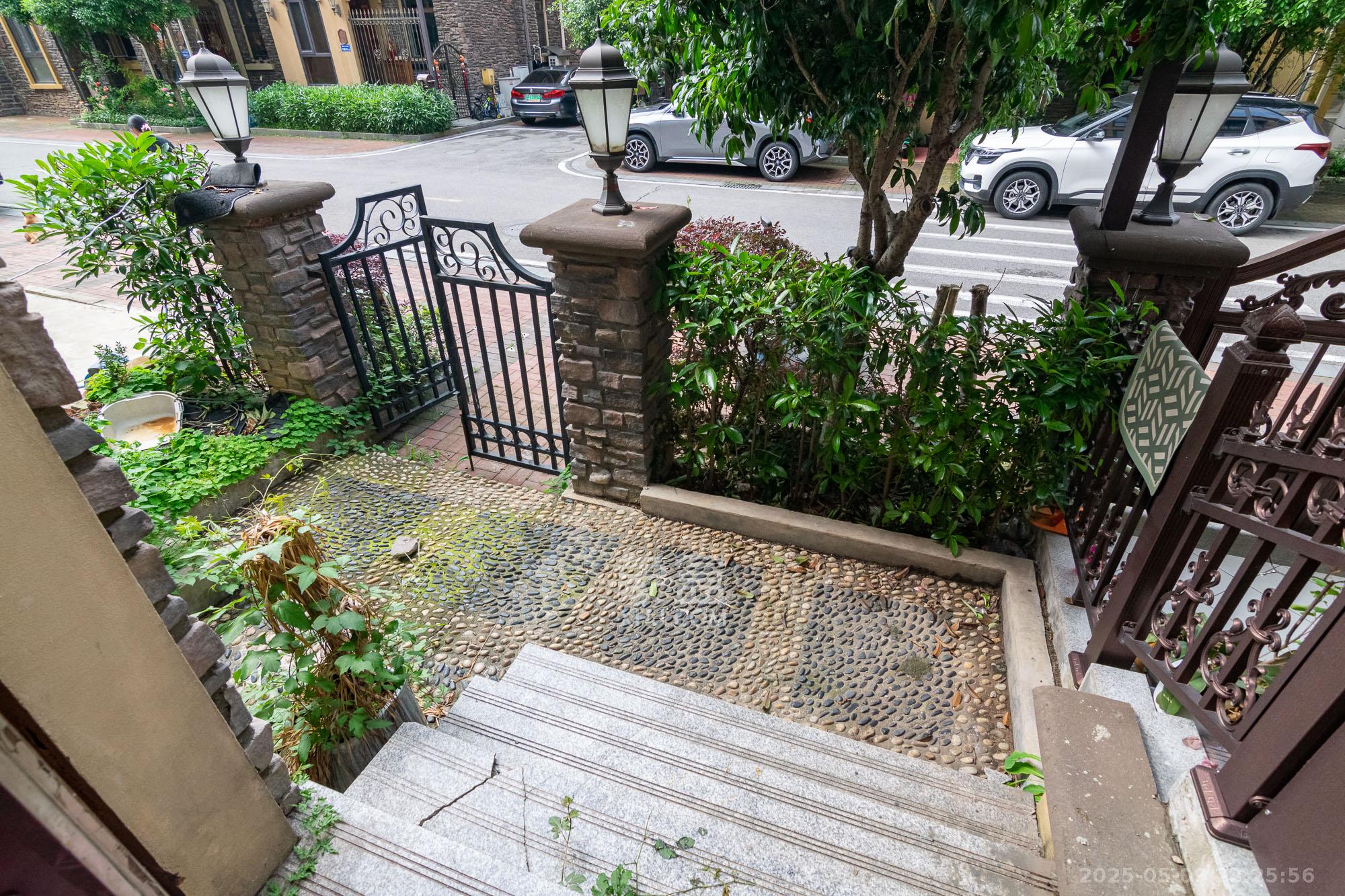 金地三千府(金地湖山樾、金地自在城) 5室3厅3卫 263.0万 金地三千府(金地湖山樾、金地自在城) 5室3厅3卫 263.0万其他