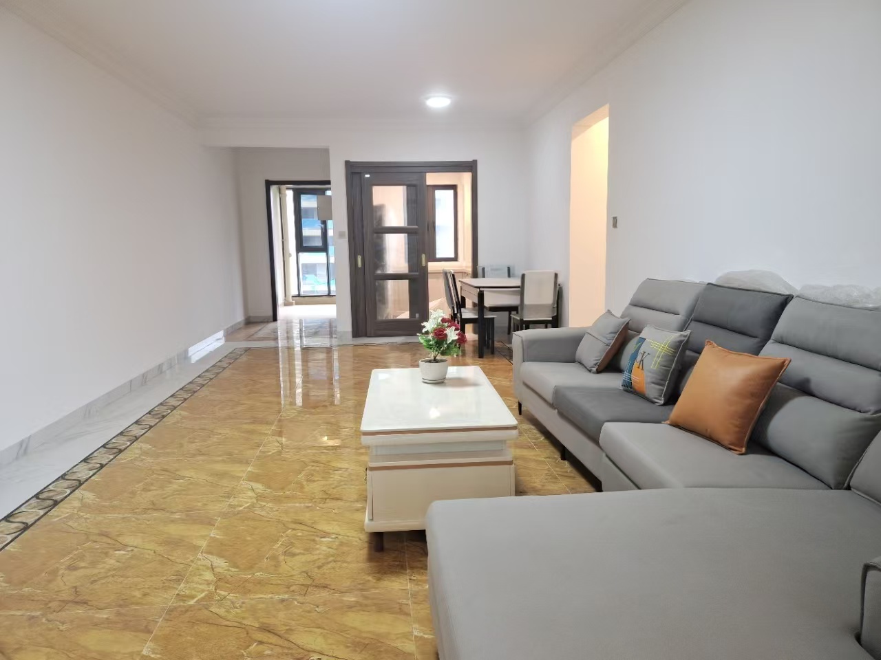 碧桂园梓山府 4室2厅2卫 2500.0元/月 碧桂园梓山府 4室2厅2卫 2500.0元/月室内图