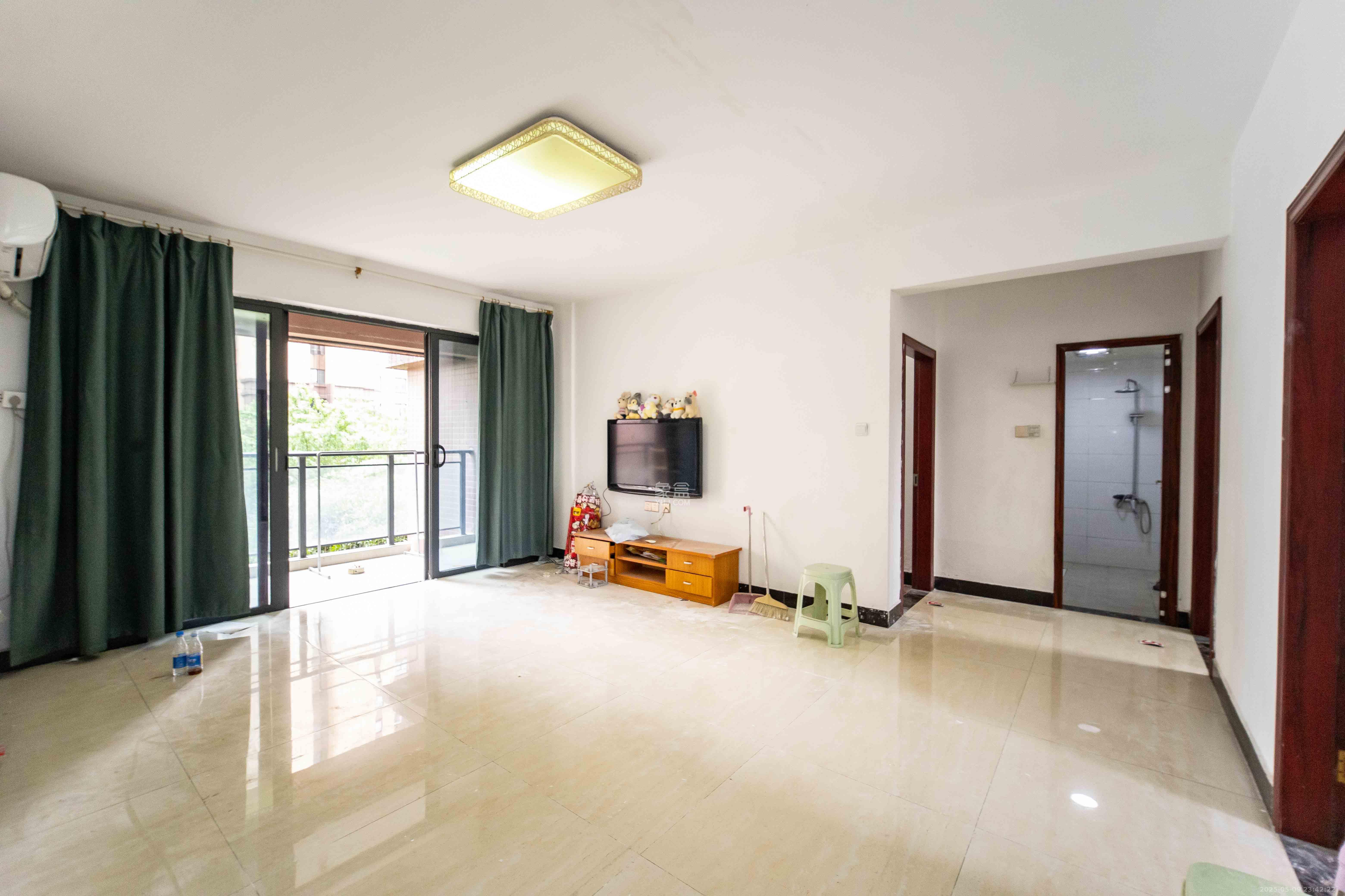 锦湘国际星城四期(金丽苑)  3室2厅2卫    110.0万 锦湘国际星城四期(金丽苑)  3室2厅2卫    110.0万客厅