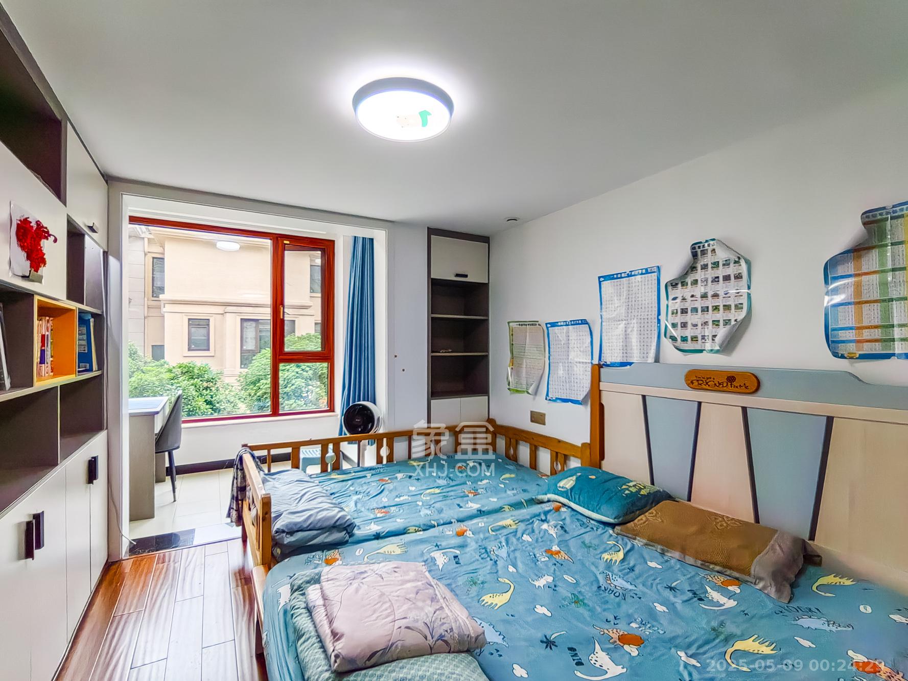 保利香槟国际  6室3厅3卫    420.0万 保利香槟国际  6室3厅3卫    420.0万卧室