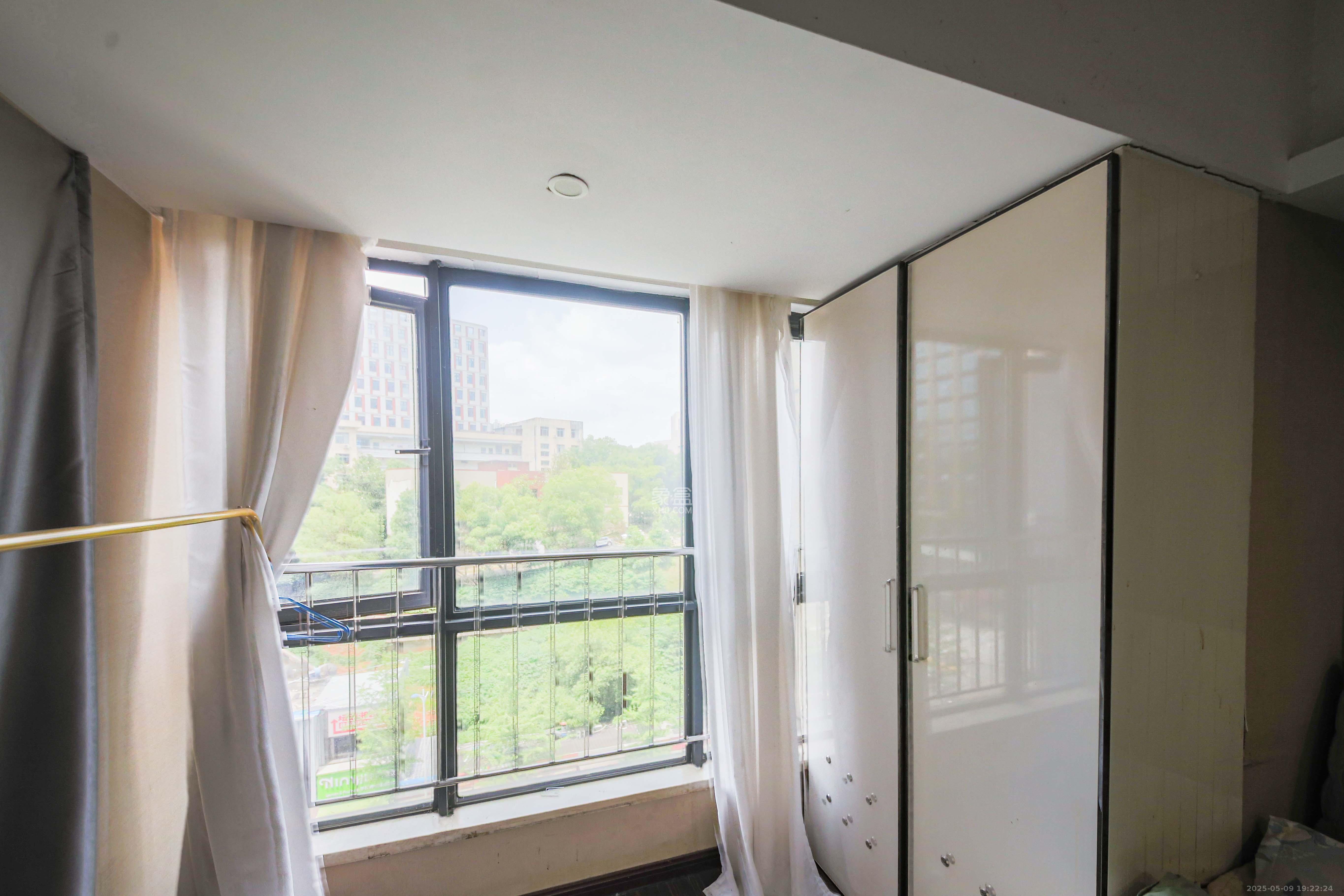 德思勤城市广场(宝格丽公寓) 1室1厅1卫 30.0万 德思勤城市广场(宝格丽公寓) 1室1厅1卫 30.0万阳台