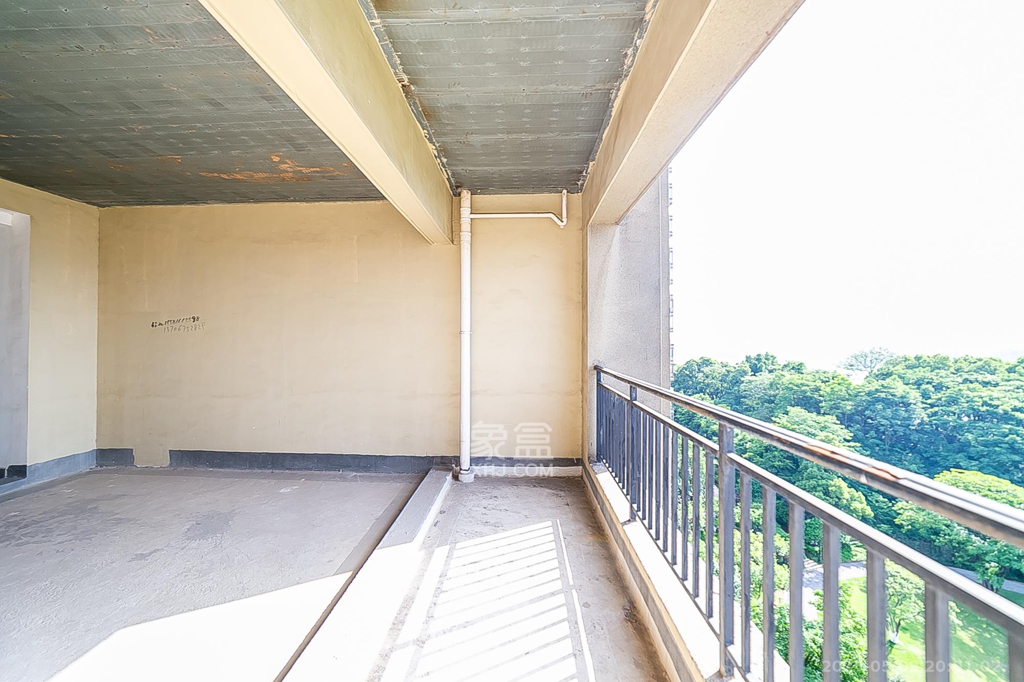中建江山壹号  1室2厅2卫   762.00万阳台