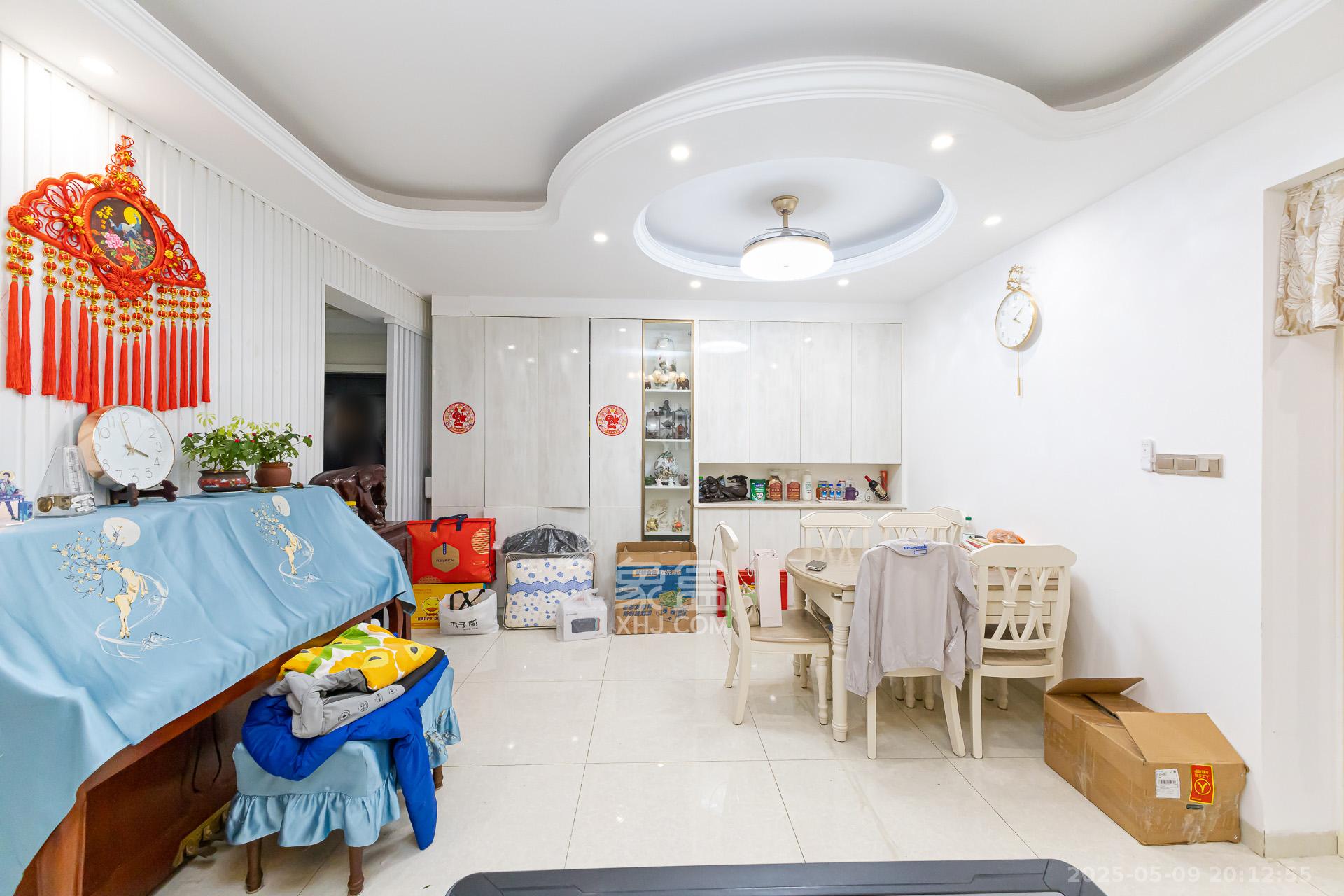 勤诚达新界 3室2厅1卫 90.0万 勤诚达新界 3室2厅1卫 90.0万客厅