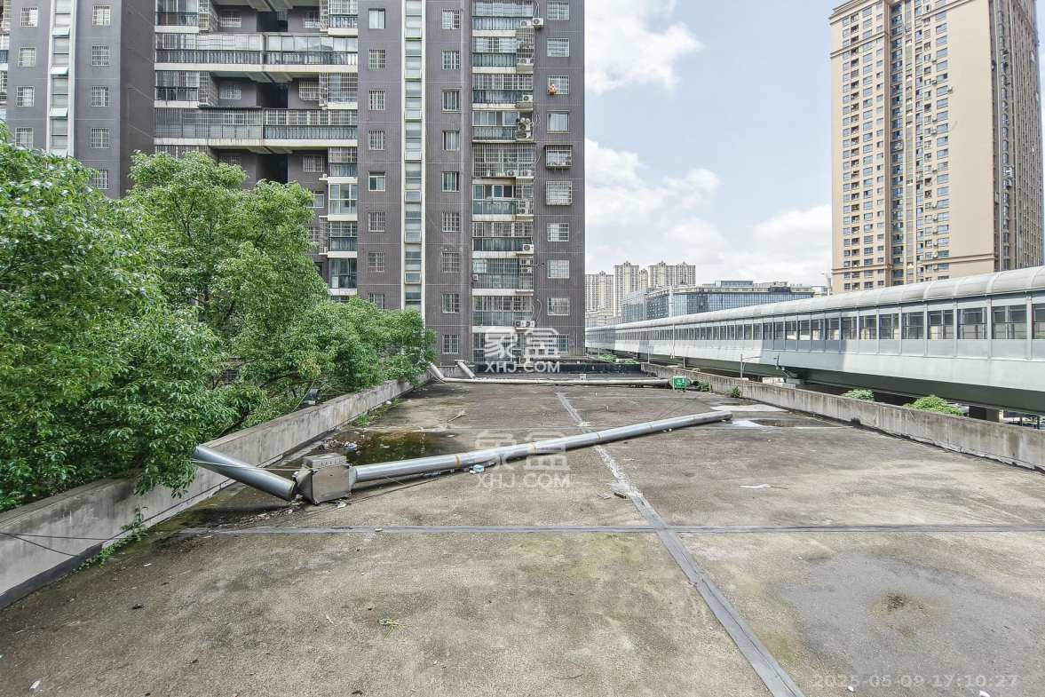 红树湾 5室2厅1卫 73.0万 红树湾 5室2厅1卫 73.0万阳台