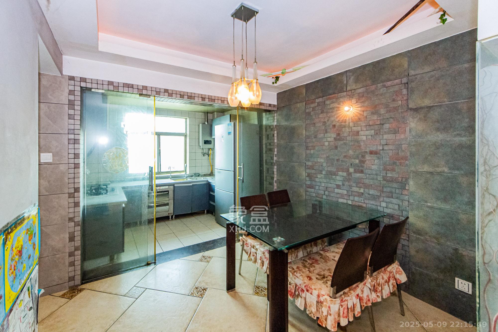 景香苑 3室2厅2卫 115.0万 景香苑 3室2厅2卫 115.0万卧室