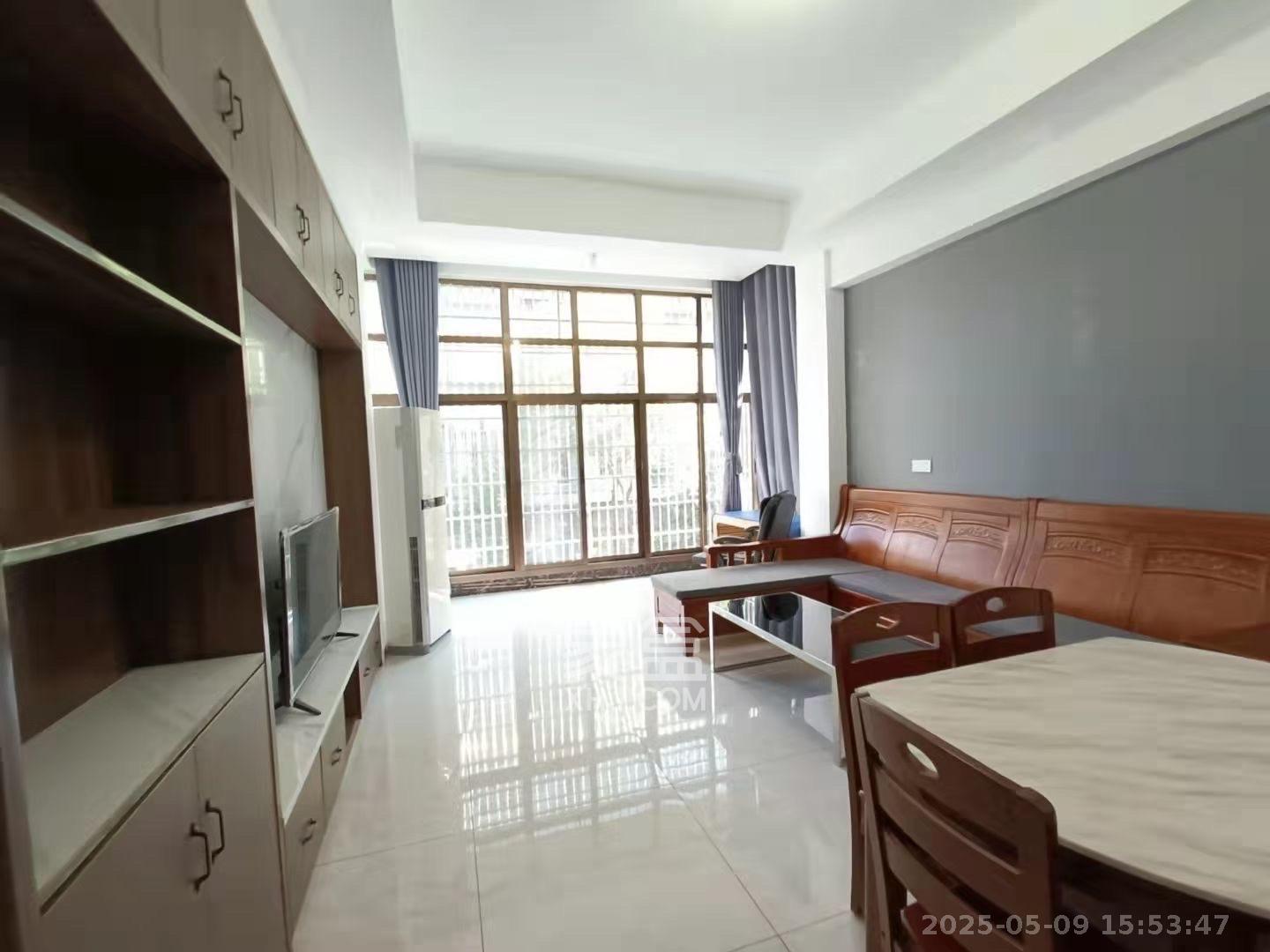 靳江小区 1室1厅1卫 1500.0元/月 靳江小区 1室1厅1卫 1500.0元/月室内图