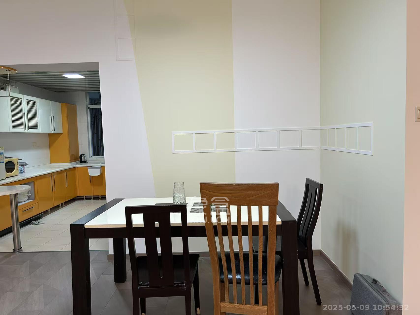 同升湖山庄 4室2厅2卫 2800.0元/月 同升湖山庄 4室2厅2卫 2800.0元/月室内图