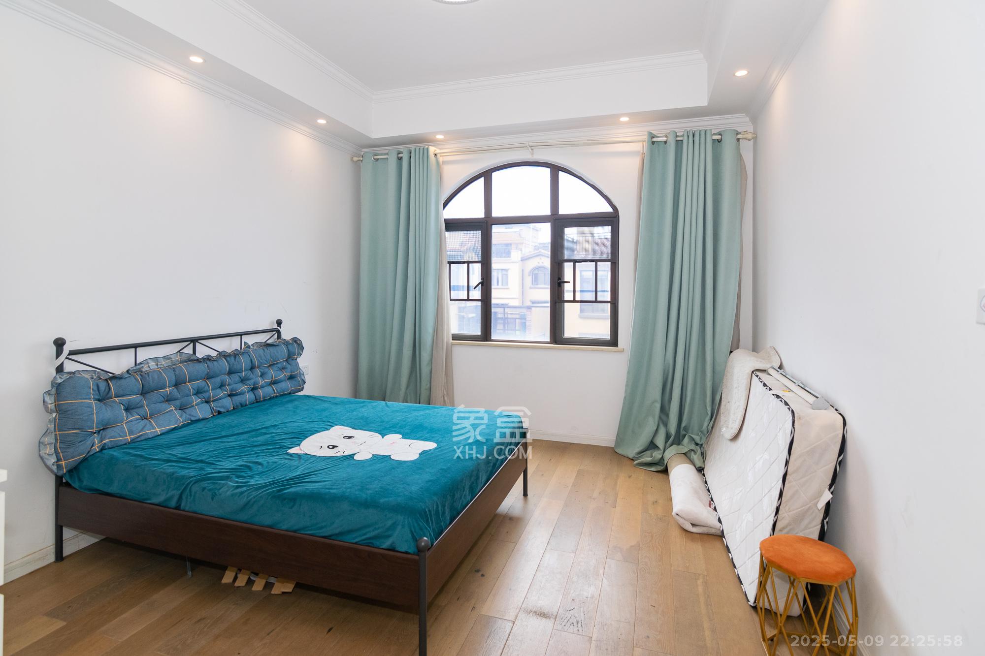 金地三千府(金地湖山樾、金地自在城) 5室3厅3卫 263.0万 金地三千府(金地湖山樾、金地自在城) 5室3厅3卫 263.0万卧室