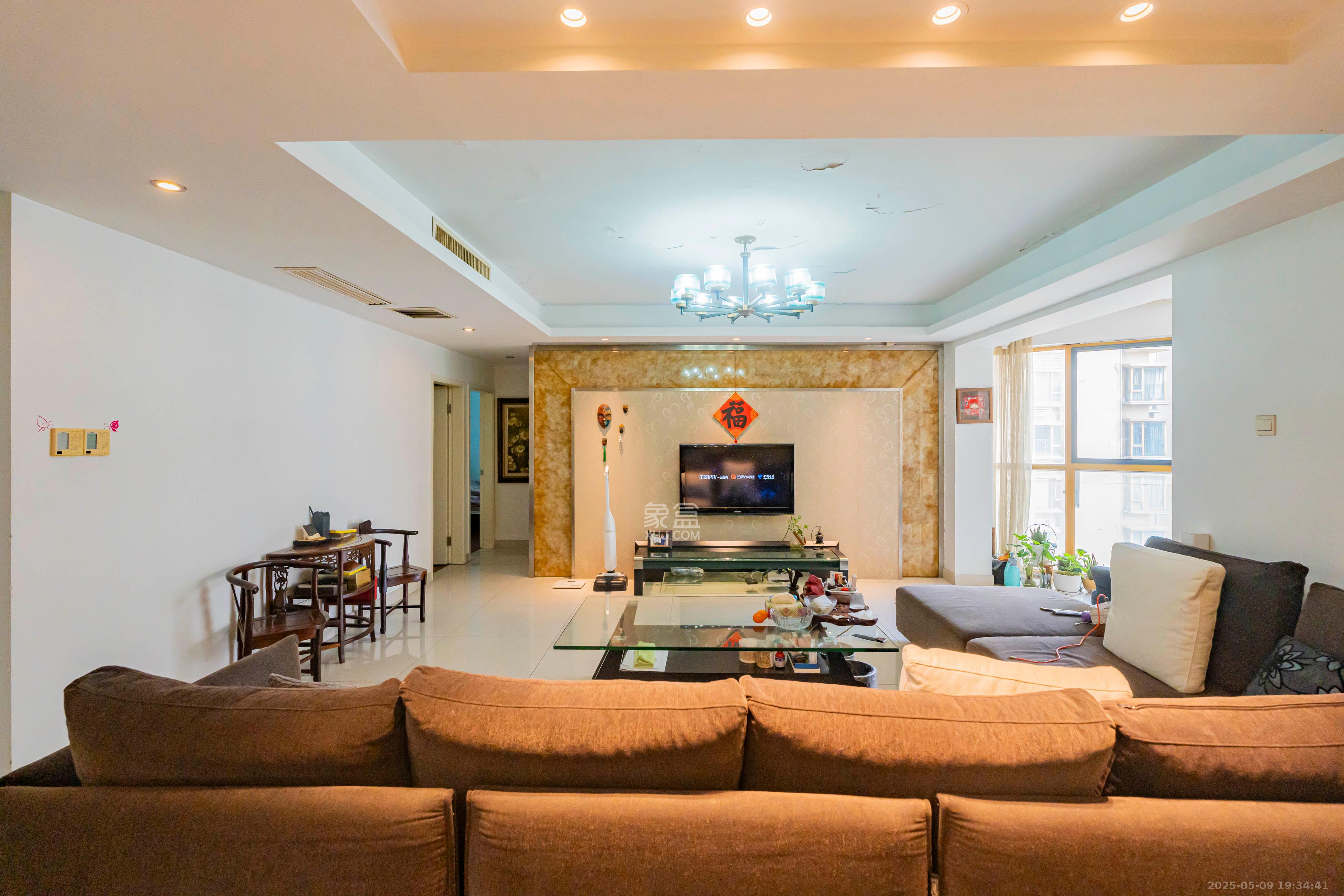 天健芙蓉盛世一期 3室1厅1卫 130.0万 天健芙蓉盛世一期 3室1厅1卫 130.0万客厅