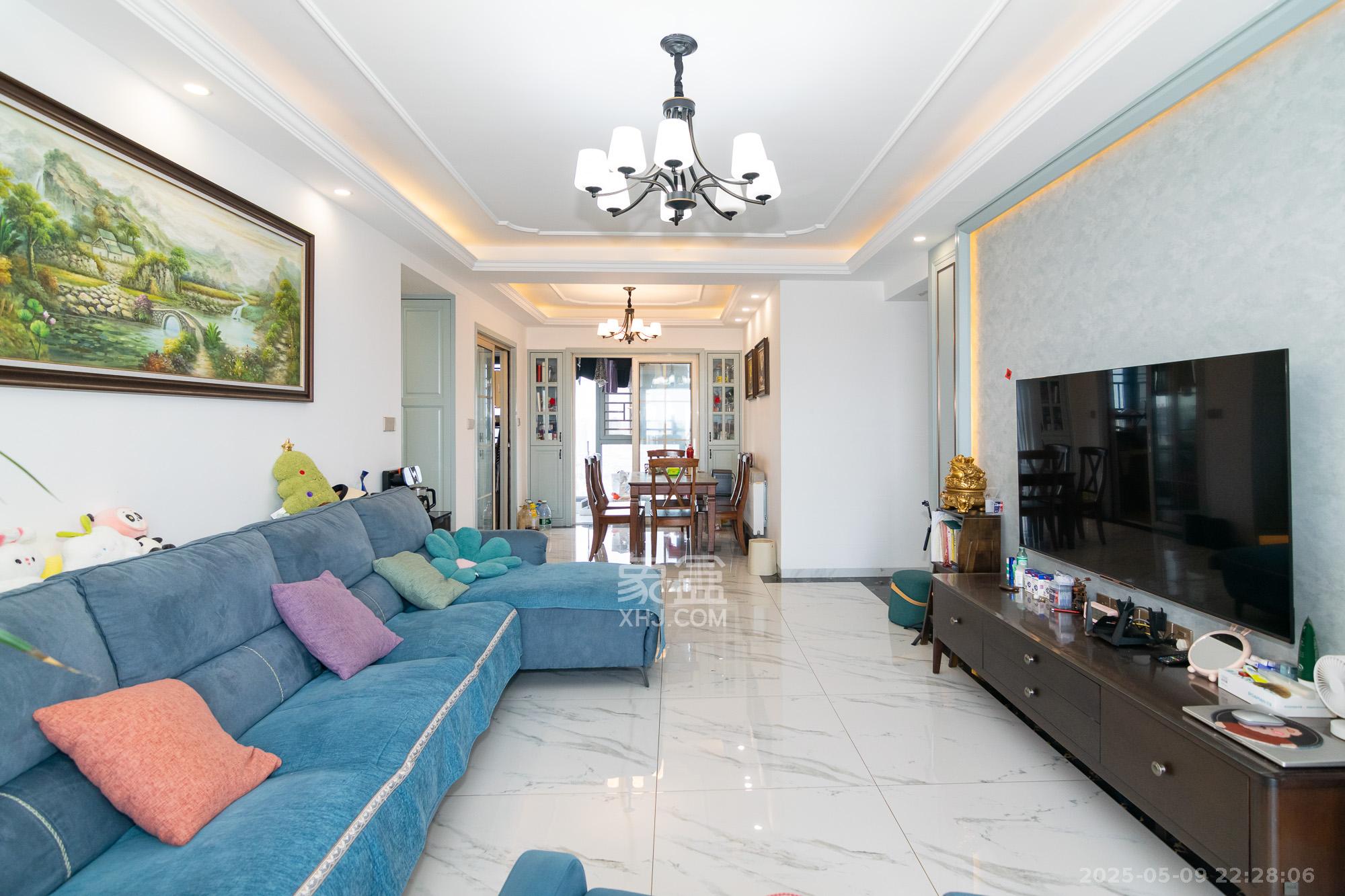 碧桂园高尔夫花园 4室2厅2卫 125.0万 碧桂园高尔夫花园 4室2厅2卫 125.0万客厅