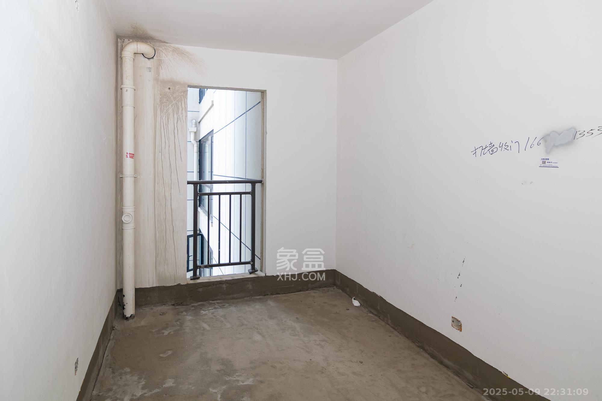 润和雅郡(润和紫郡六期) 6室3厅3卫 180.0万 润和雅郡(润和紫郡六期) 6室3厅3卫 180.0万卧室