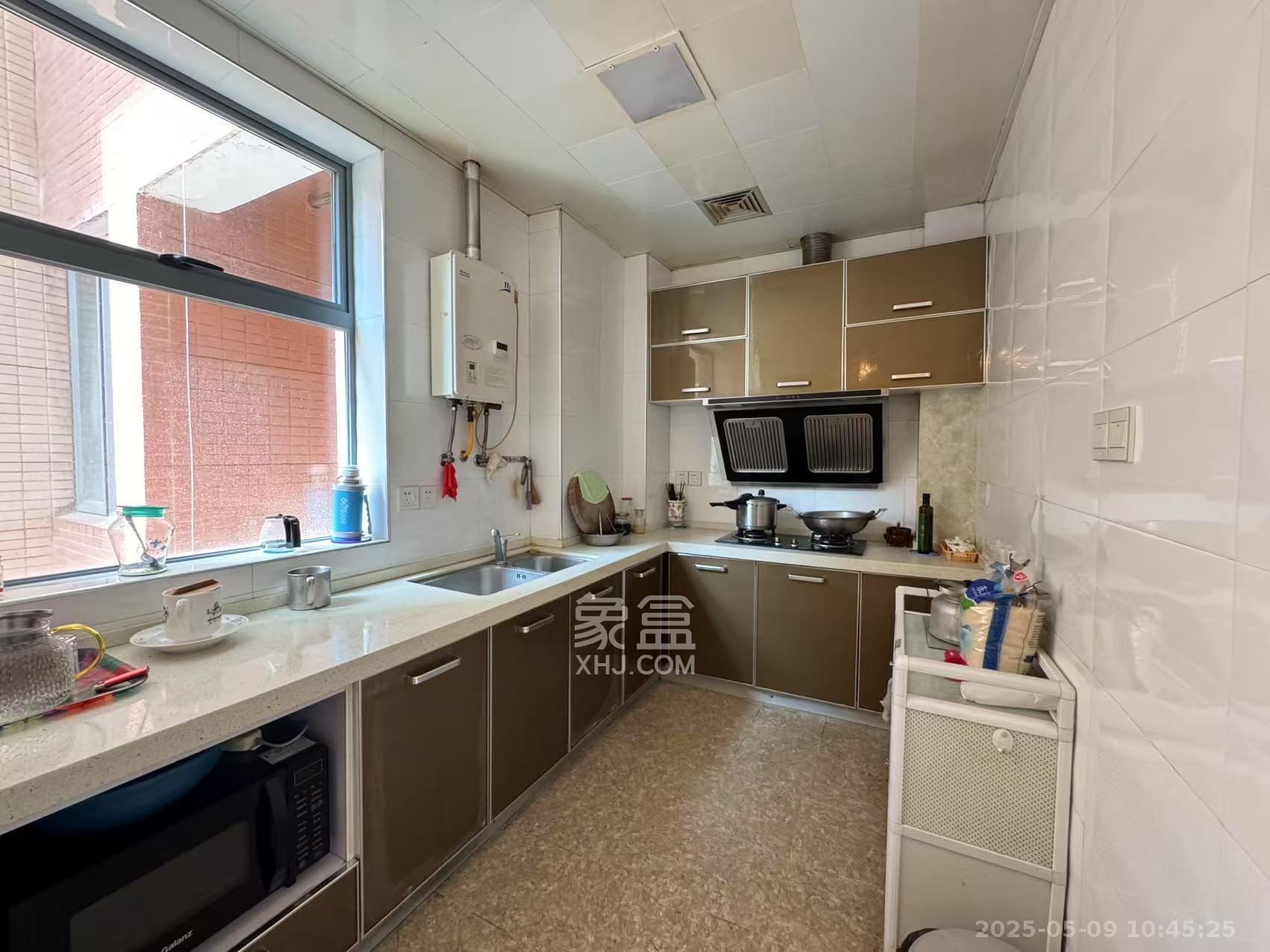 滨江君悦香邸  3室2厅2卫    3200.0元/月 滨江君悦香邸  3室2厅2卫    3200.0元/月室内图