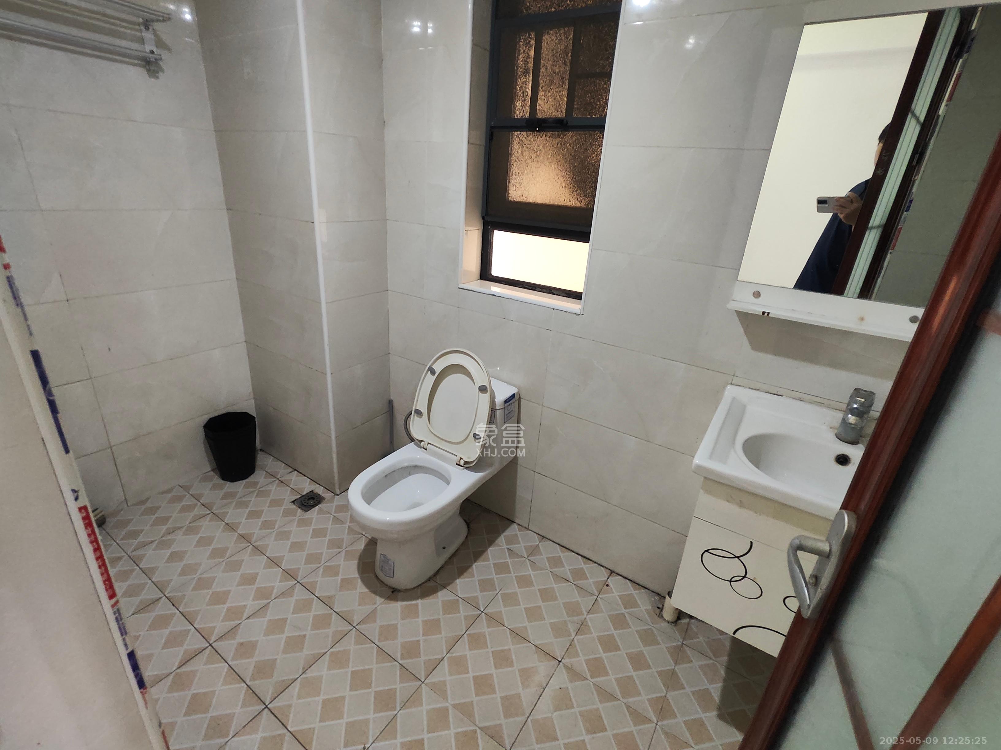 保利城(中航城国际社区、郡原美村) 3室2厅2卫 2200.0元/月 保利城(中航城国际社区、郡原美村) 3室2厅2卫 2200.0元/月室内图