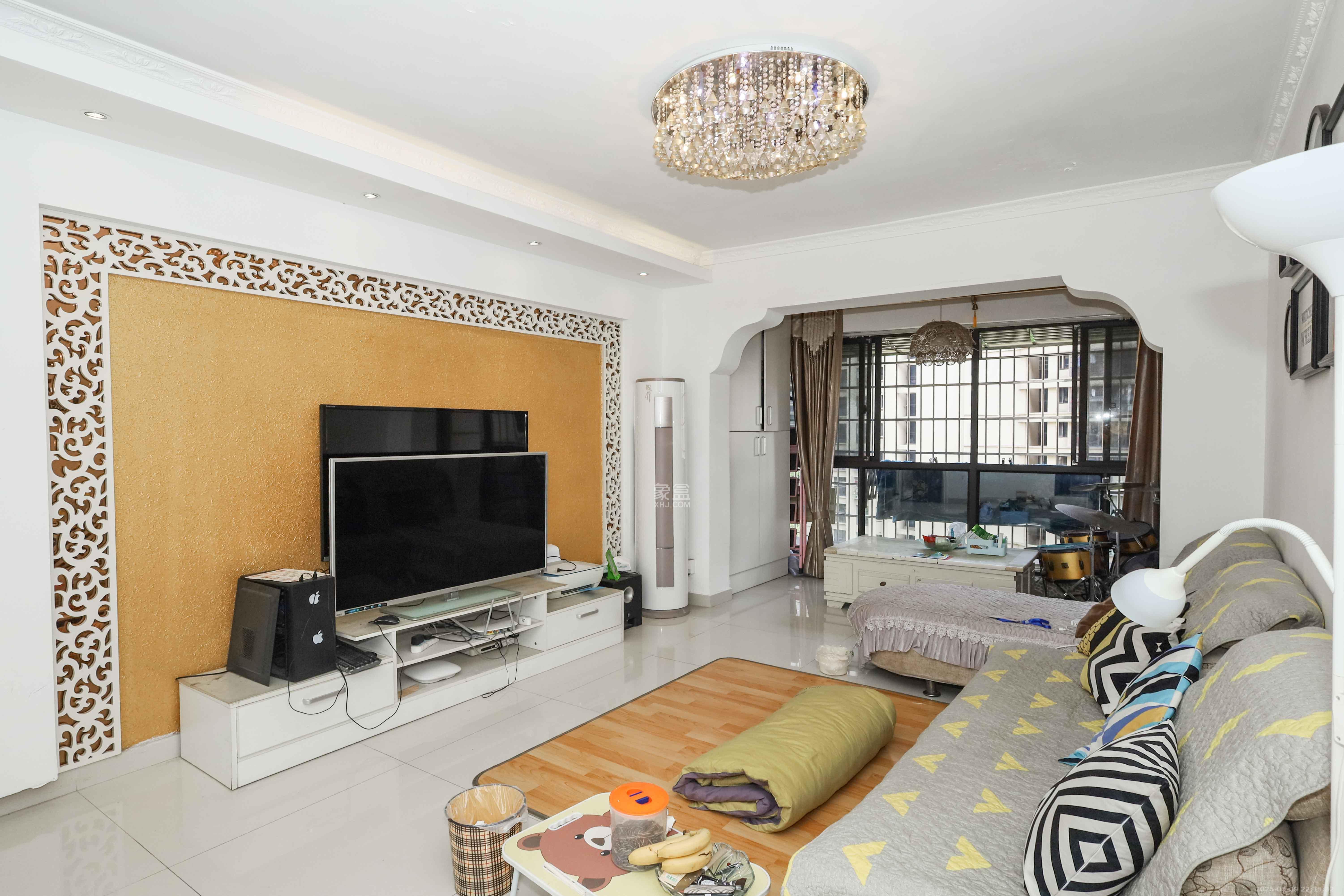 保利麓谷林语D区  3室2厅1卫    85.0万 保利麓谷林语D区  3室2厅1卫    85.0万客厅