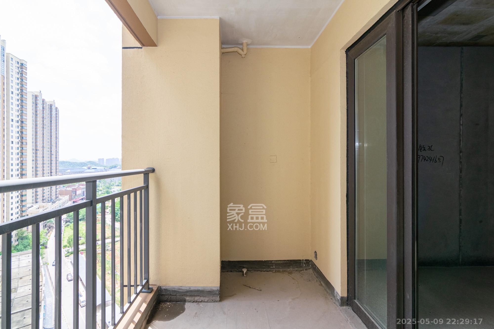 美的翰城  3室2厅2卫    63.8万 美的翰城  3室2厅2卫    63.8万阳台