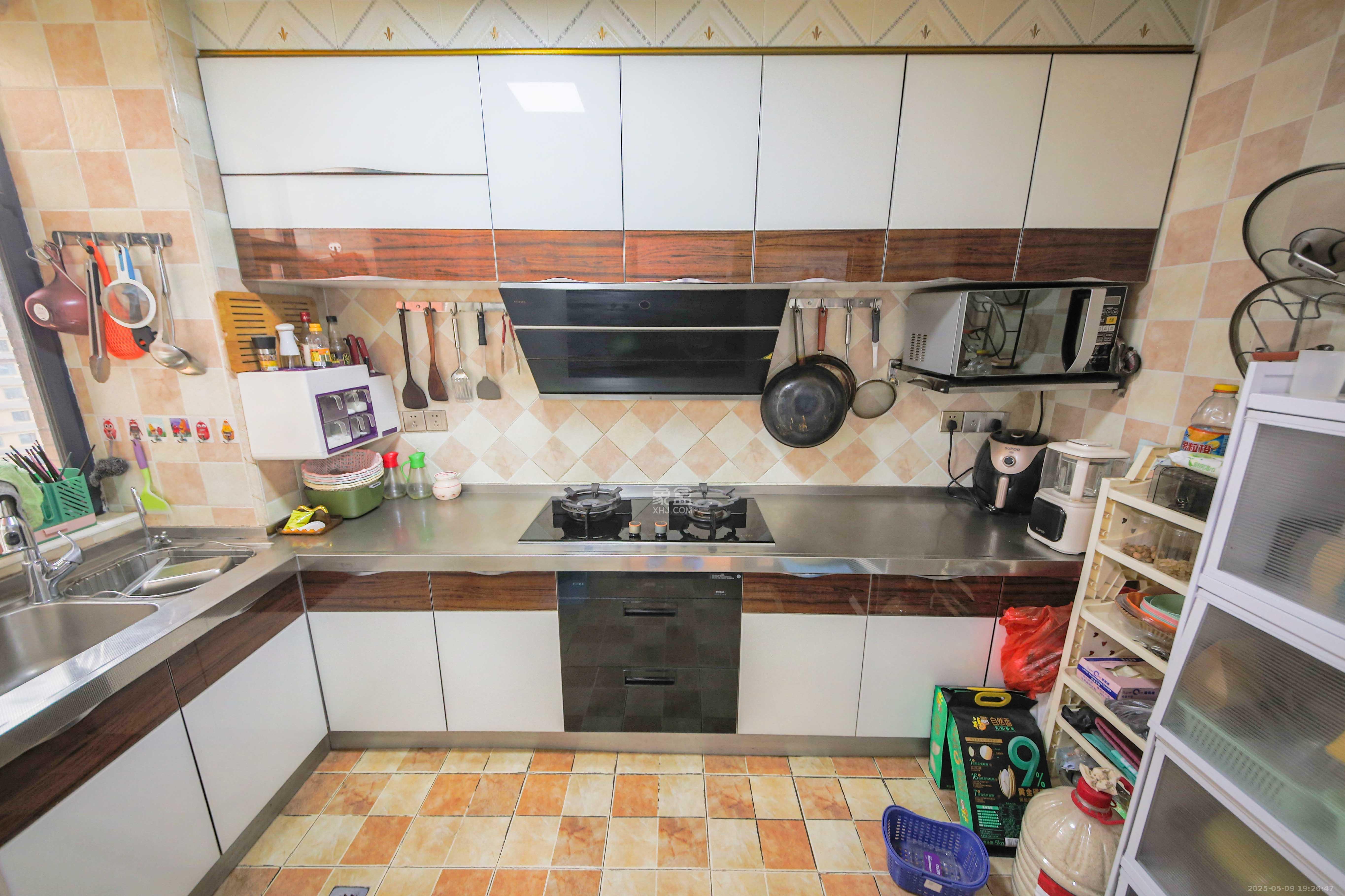 中南红领邦(红星嘉和苑)  3室2厅2卫    108.0万 中南红领邦(红星嘉和苑)  3室2厅2卫    108.0万厨房