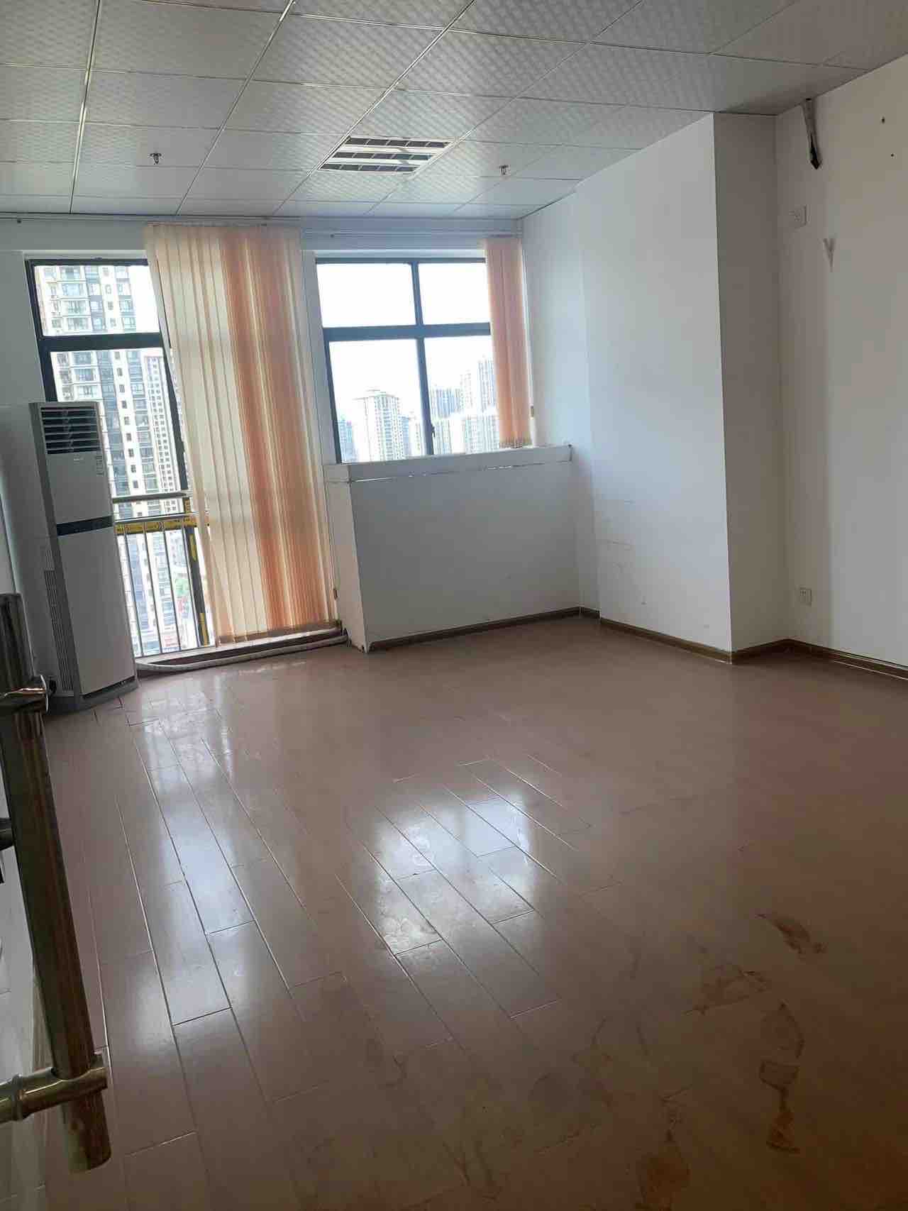 融冠亲城50写字楼  9室1厅1卫   10000.00元/月室内图