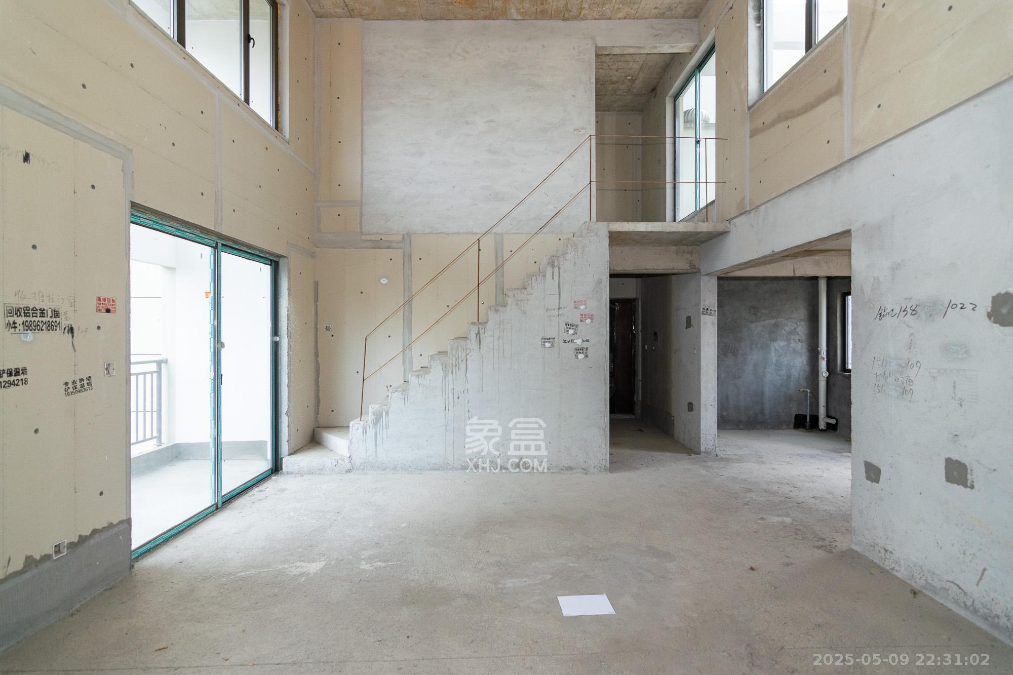 润和雅郡(润和紫郡六期) 6室3厅3卫 180.0万 润和雅郡(润和紫郡六期) 6室3厅3卫 180.0万客厅