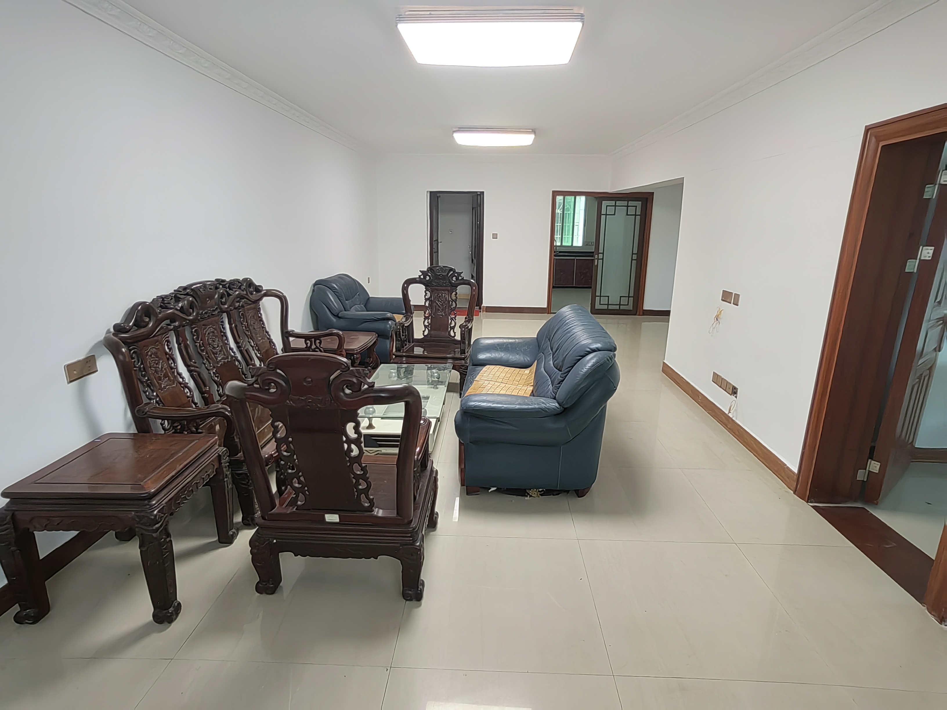 海南国际贸易商务大厦 3室2厅2卫 130.0万 海南国际贸易商务大厦 3室2厅2卫 130.0万室内图