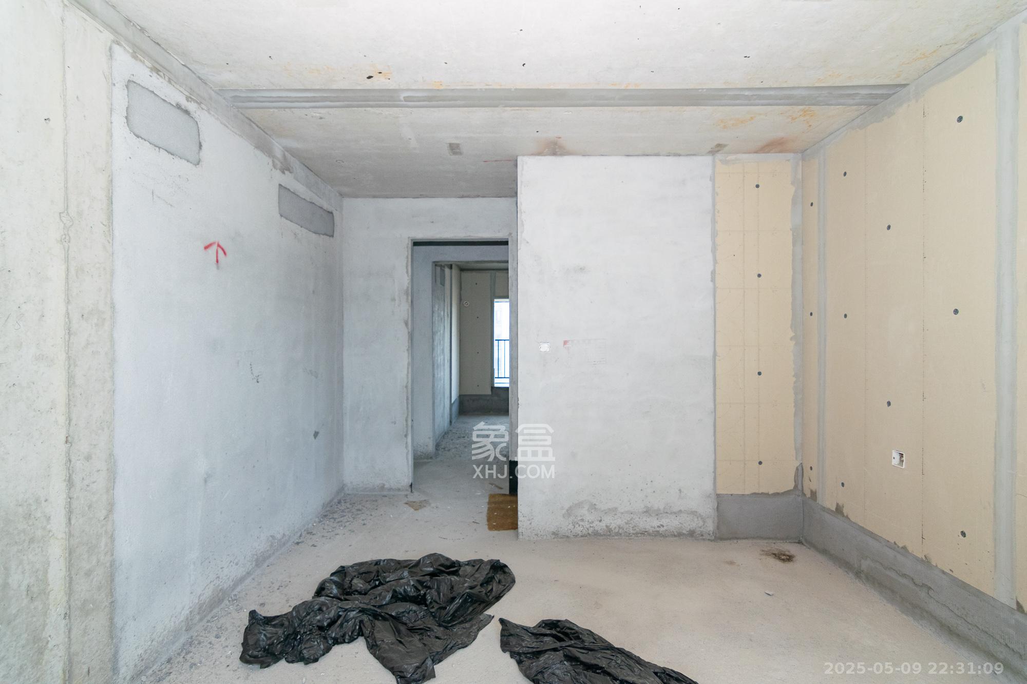 润和雅郡(润和紫郡六期) 6室3厅3卫 180.0万 润和雅郡(润和紫郡六期) 6室3厅3卫 180.0万卧室