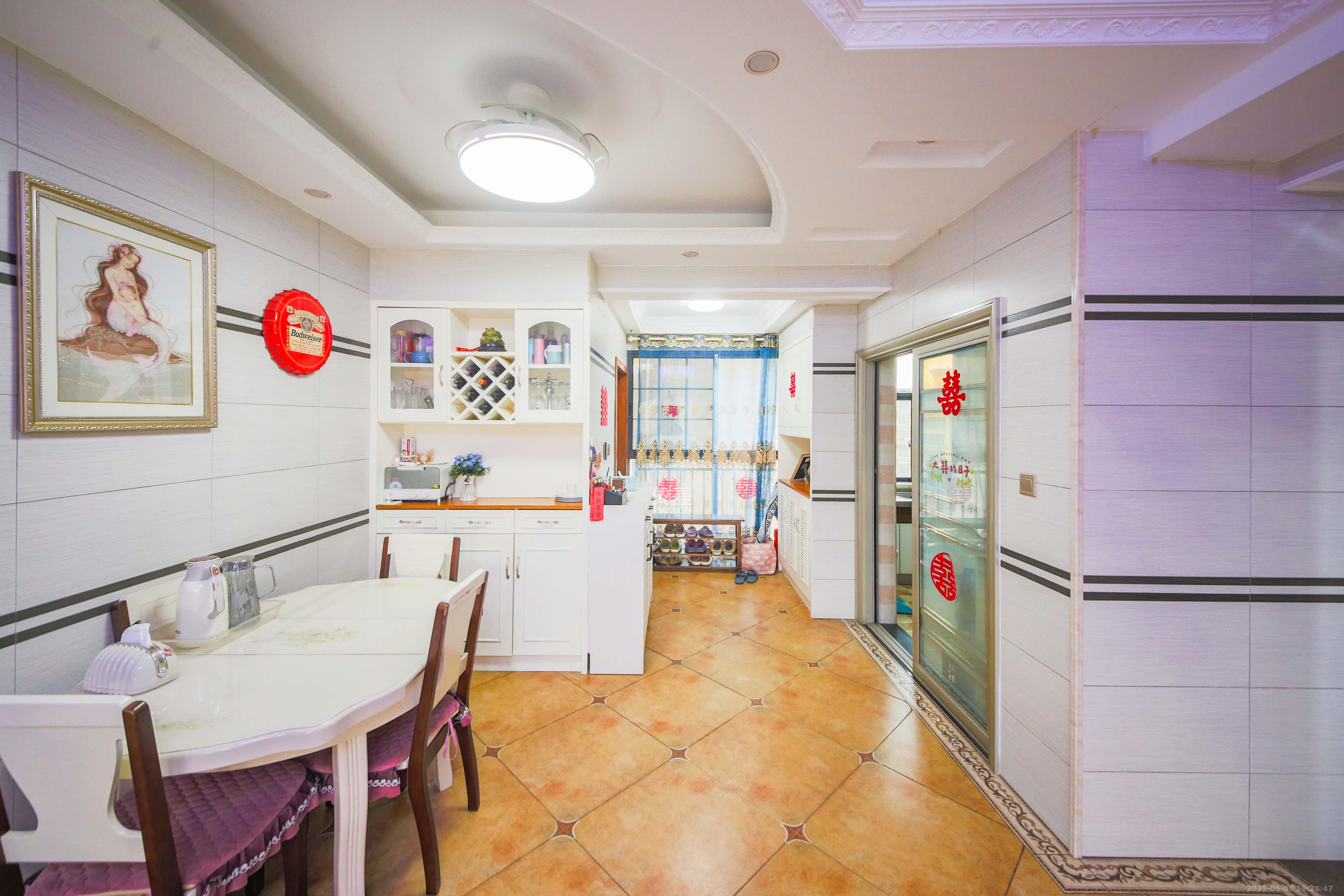 中南红领邦(红星嘉和苑)  3室2厅2卫    108.0万 中南红领邦(红星嘉和苑)  3室2厅2卫    108.0万客厅