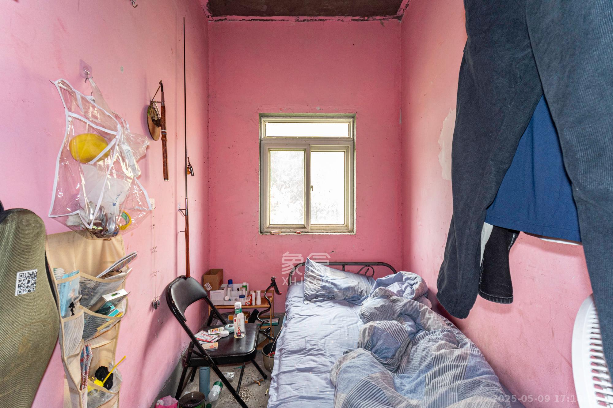 金岸教师公寓  4室1厅2卫    65.0万 金岸教师公寓  4室1厅2卫    65.0万卧室