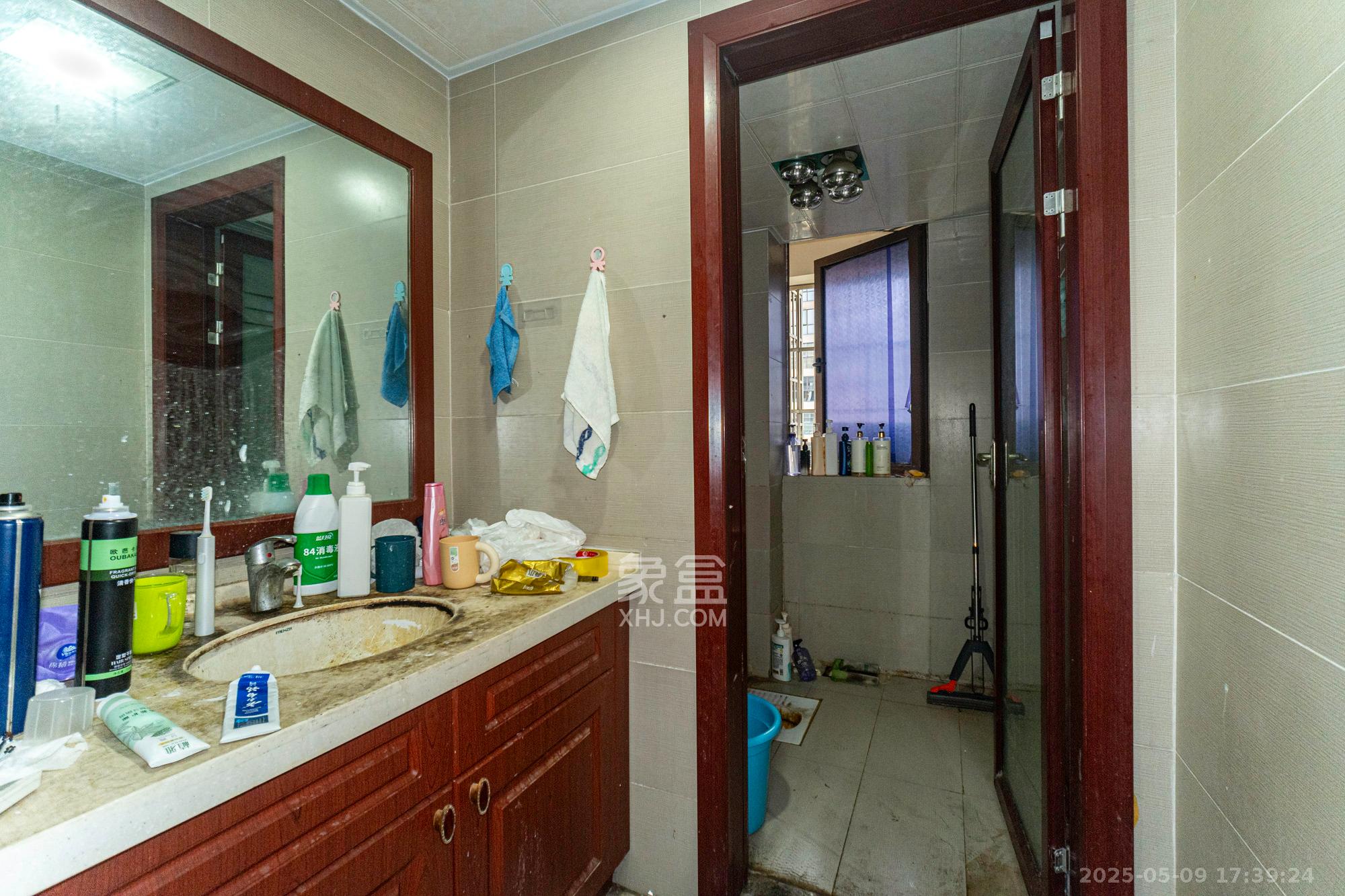 新长海广场 3室2厅2卫 78.8万 新长海广场 3室2厅2卫 78.8万卫生间