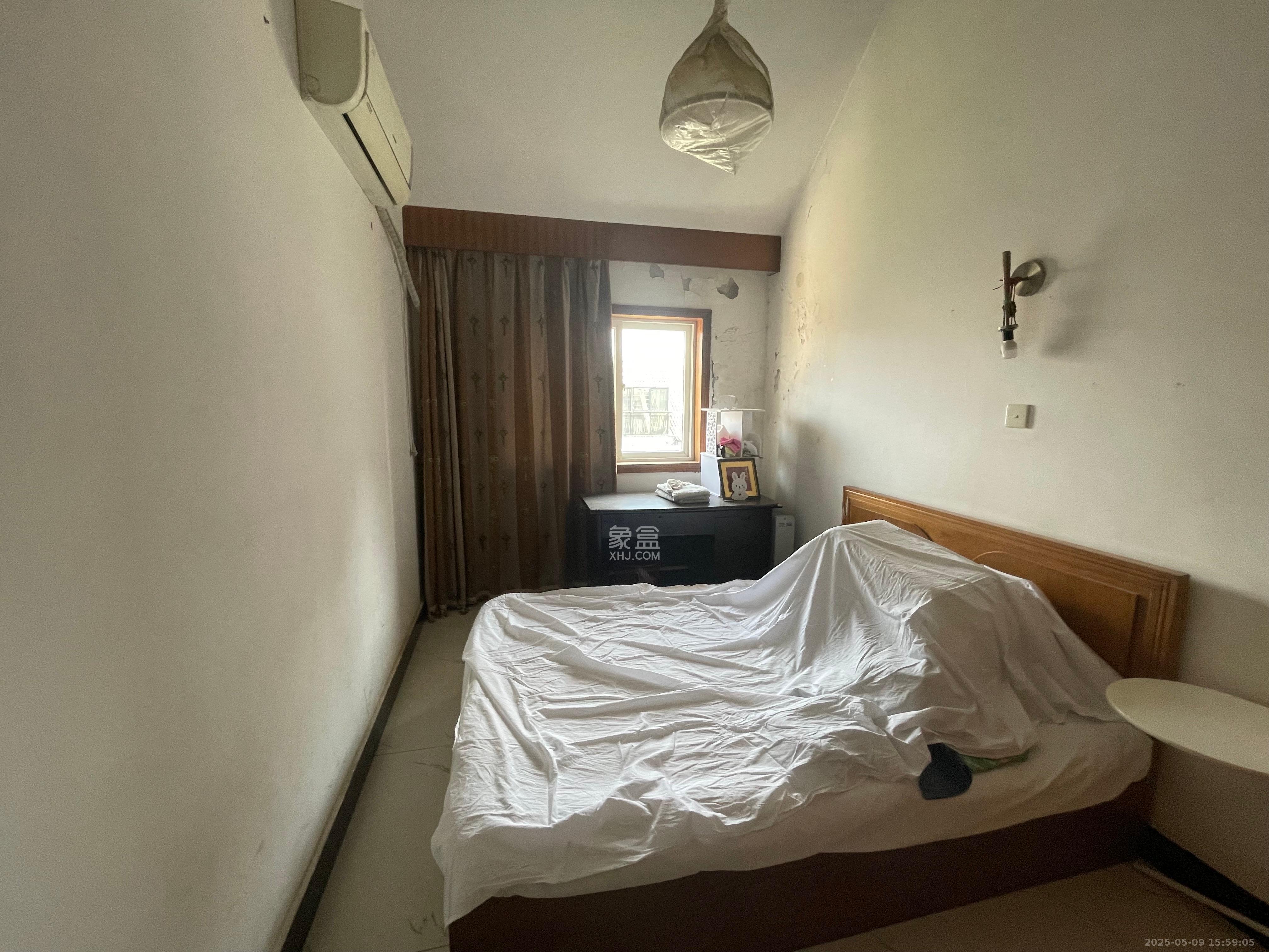 景湾小区（井湾小区）  4室2厅2卫   1800.00元/月室内图