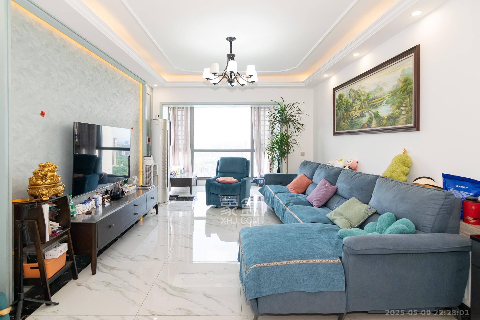 碧桂园高尔夫花园 4室2厅2卫 125.0万 碧桂园高尔夫花园 4室2厅2卫 125.0万客厅