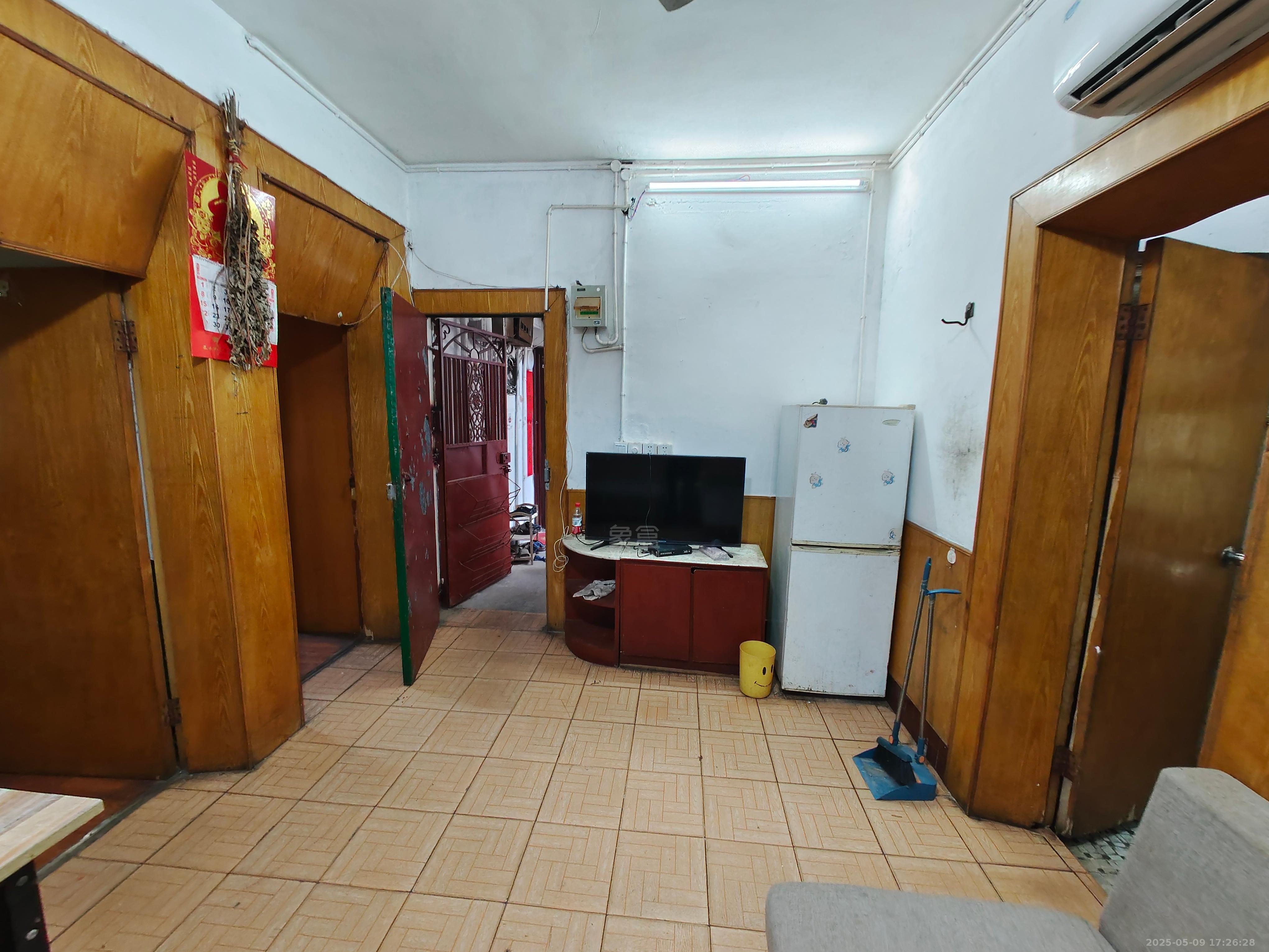 铁路小区  2室1厅1卫    1000.0元/月 铁路小区  2室1厅1卫    1000.0元/月室内图