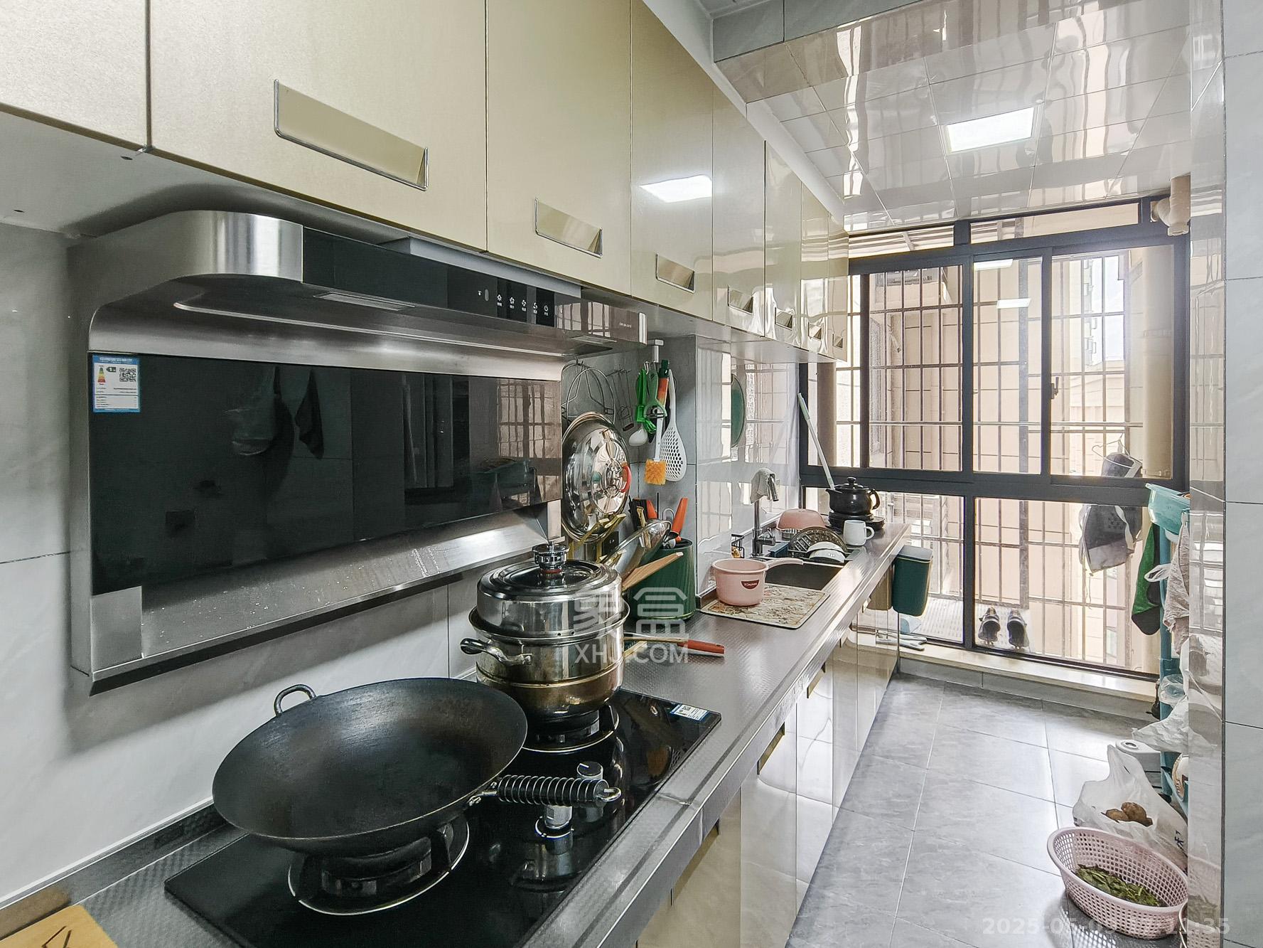 保利香槟国际  3室2厅2卫    95.0万 保利香槟国际  3室2厅2卫    95.0万厨房