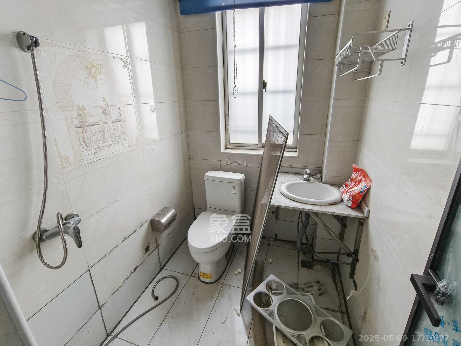 红树湾 5室2厅1卫 73.0万 红树湾 5室2厅1卫 73.0万卫生间