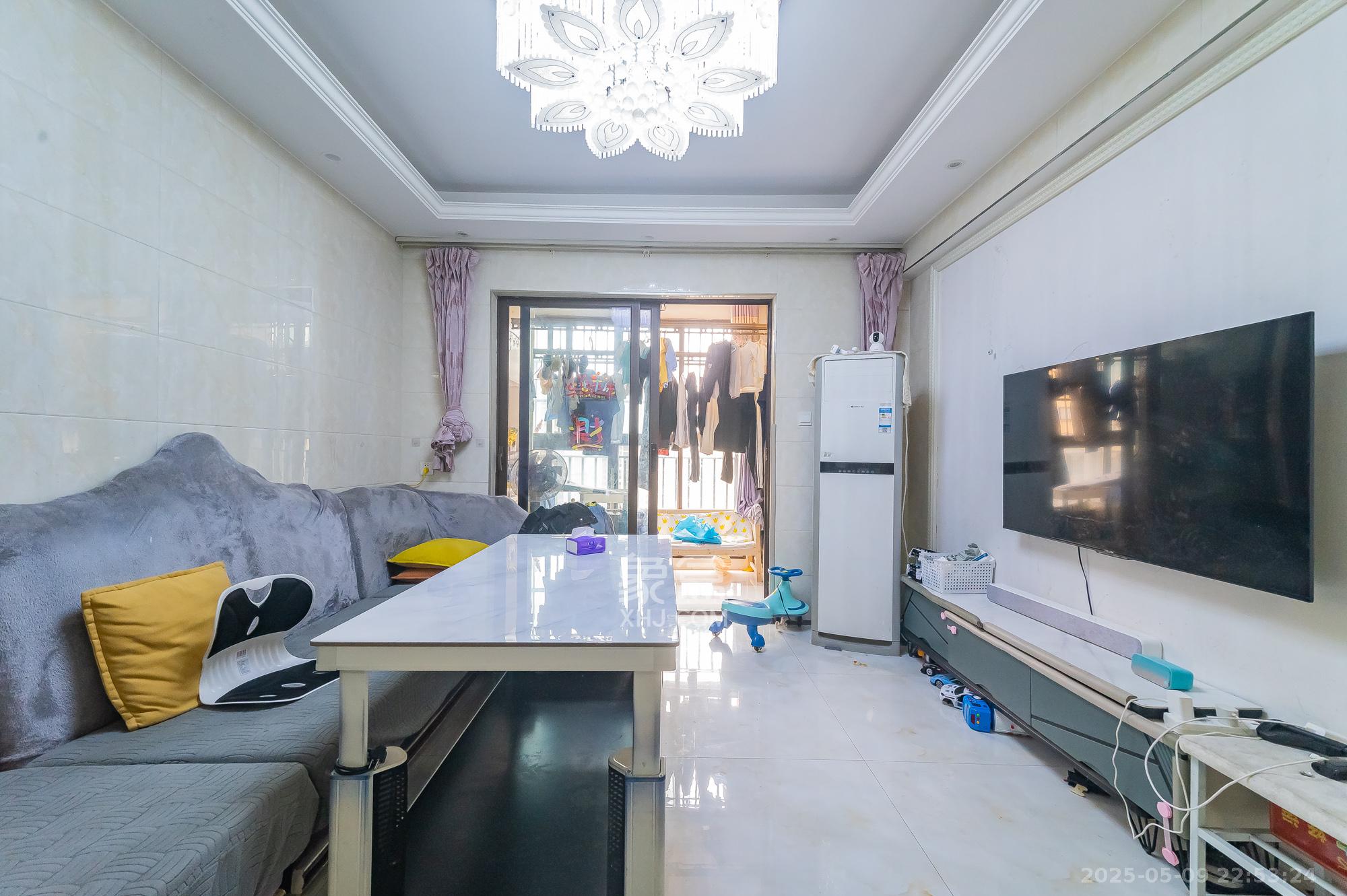 华润置地广场一期 3室2厅1卫 80.0万 华润置地广场一期 3室2厅1卫 80.0万客厅