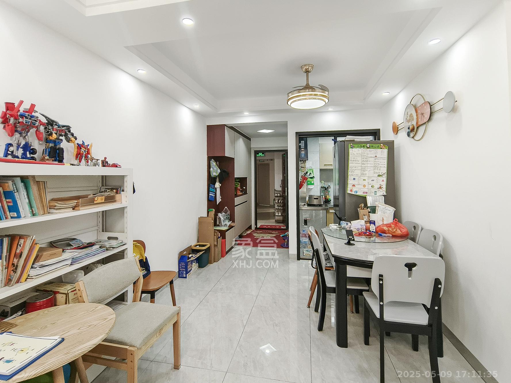 保利香槟国际  3室2厅2卫    95.0万 保利香槟国际  3室2厅2卫    95.0万客厅