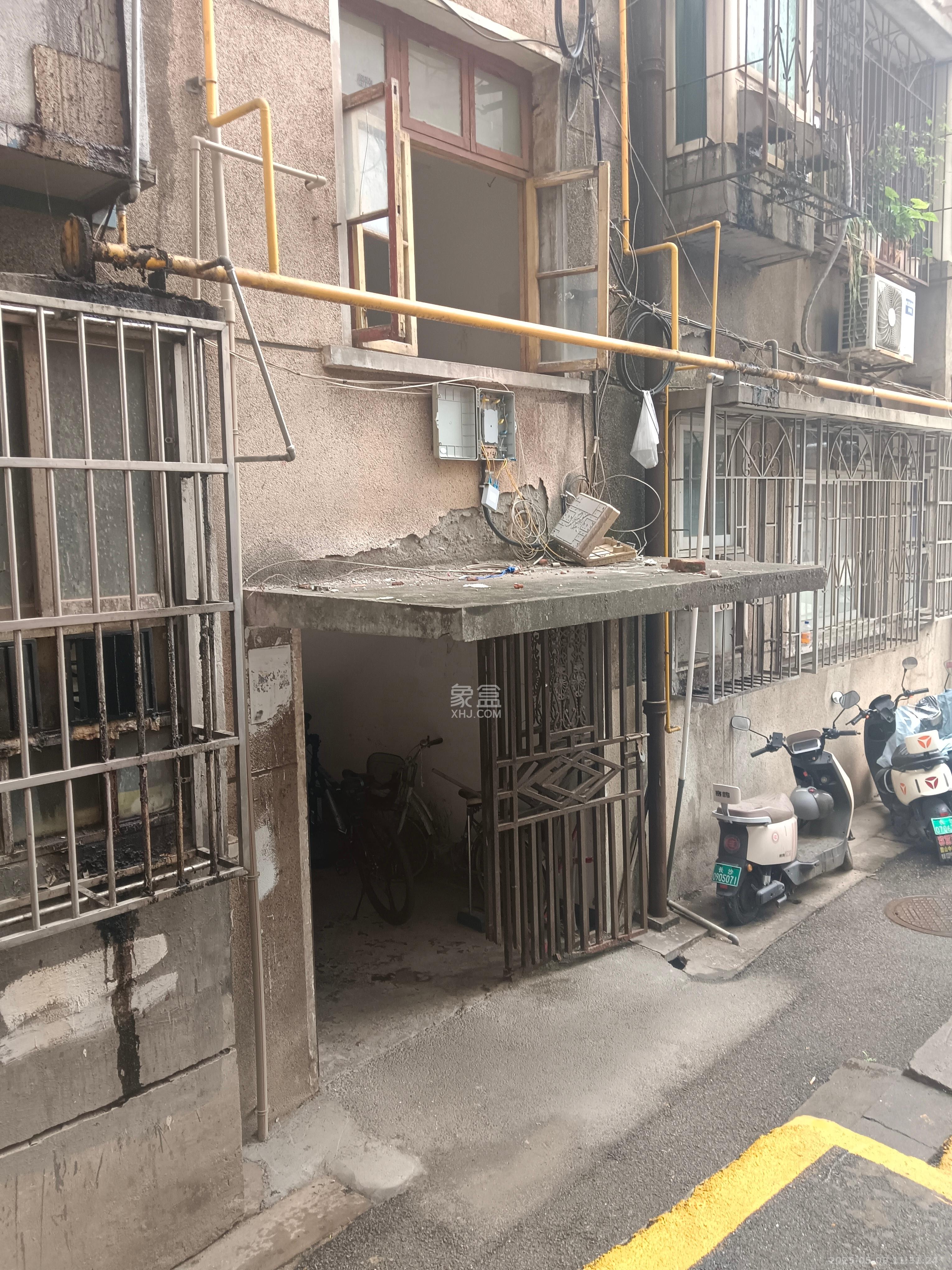 农业银行家属楼  2室1厅1卫   1900.00元/月室内图