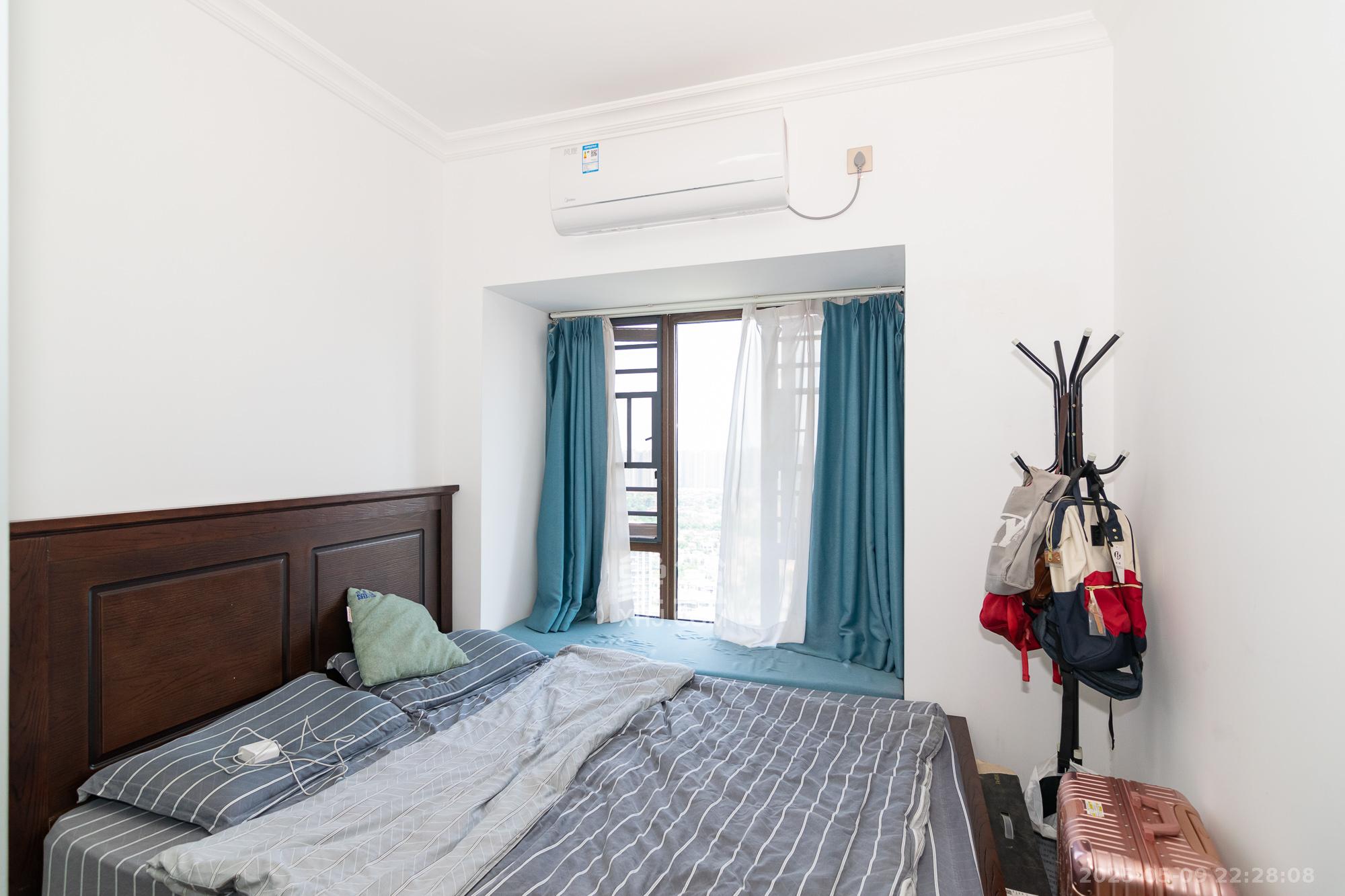 碧桂园高尔夫花园 4室2厅2卫 125.0万 碧桂园高尔夫花园 4室2厅2卫 125.0万卧室