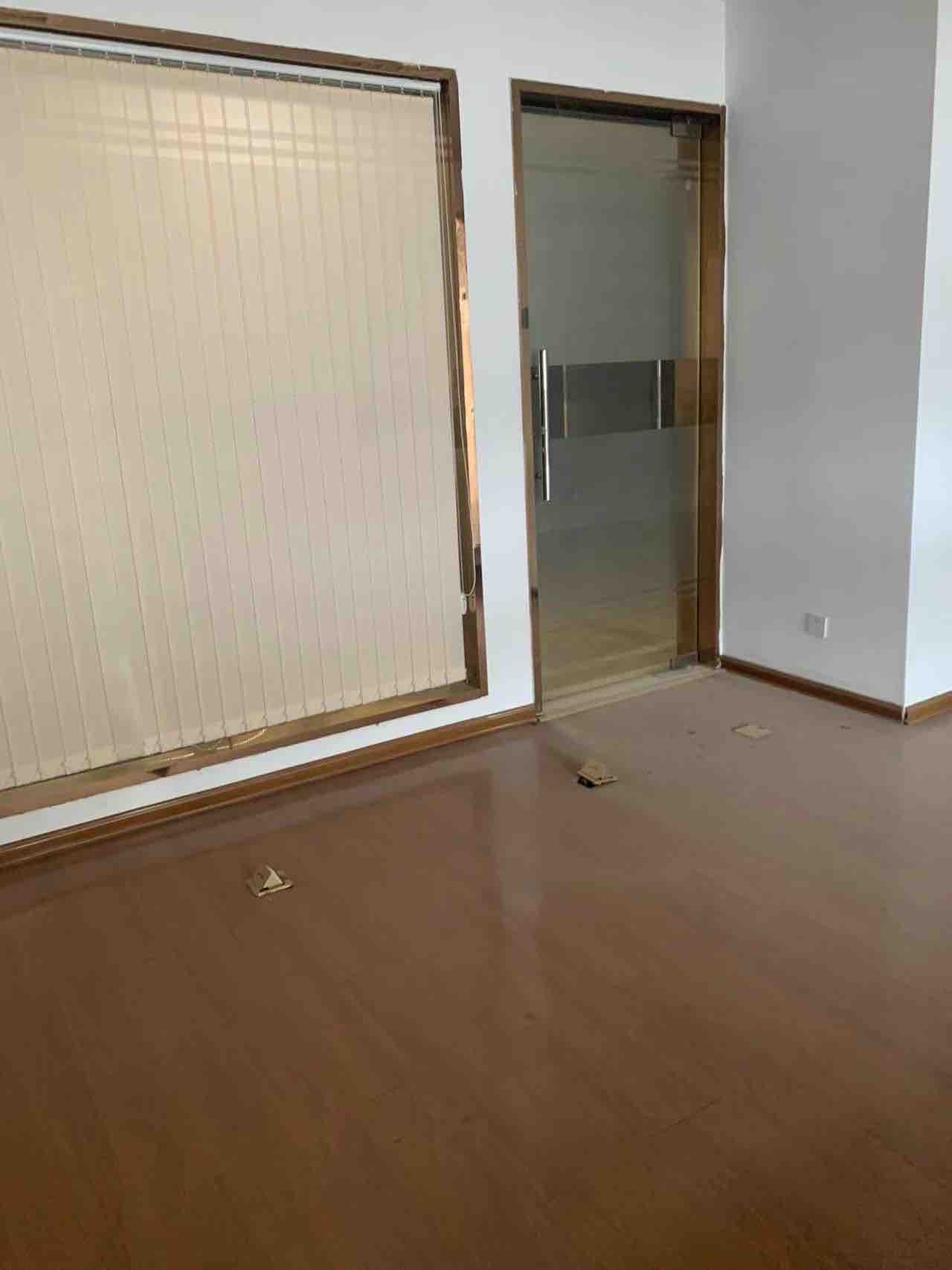 融冠亲城50写字楼  9室1厅1卫   10000.00元/月室内图